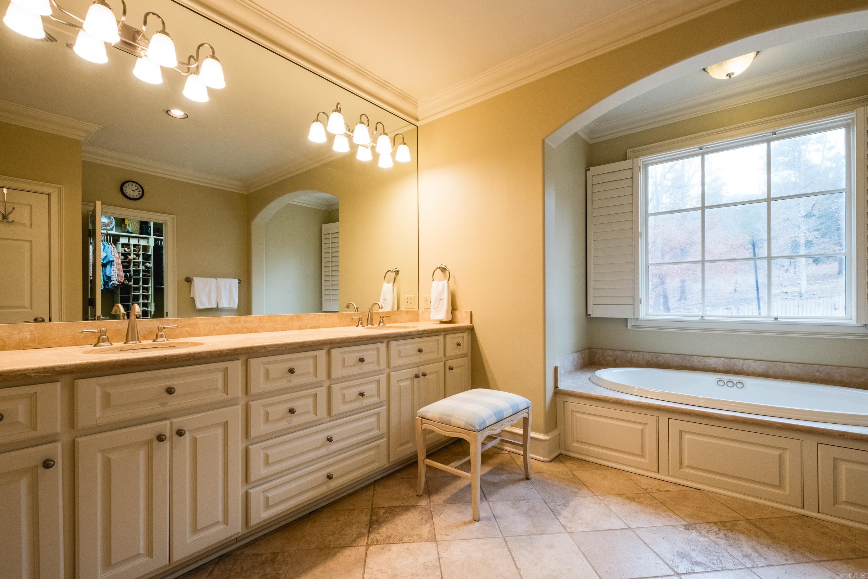 15 Somersett Drive  Roland, AR