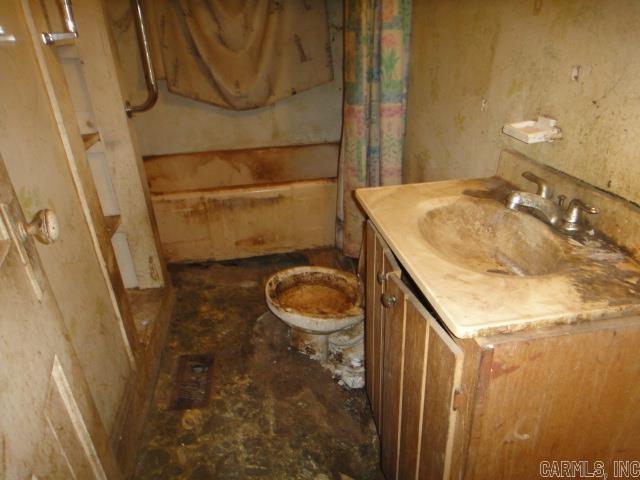 1403 Dill  Newport, AR