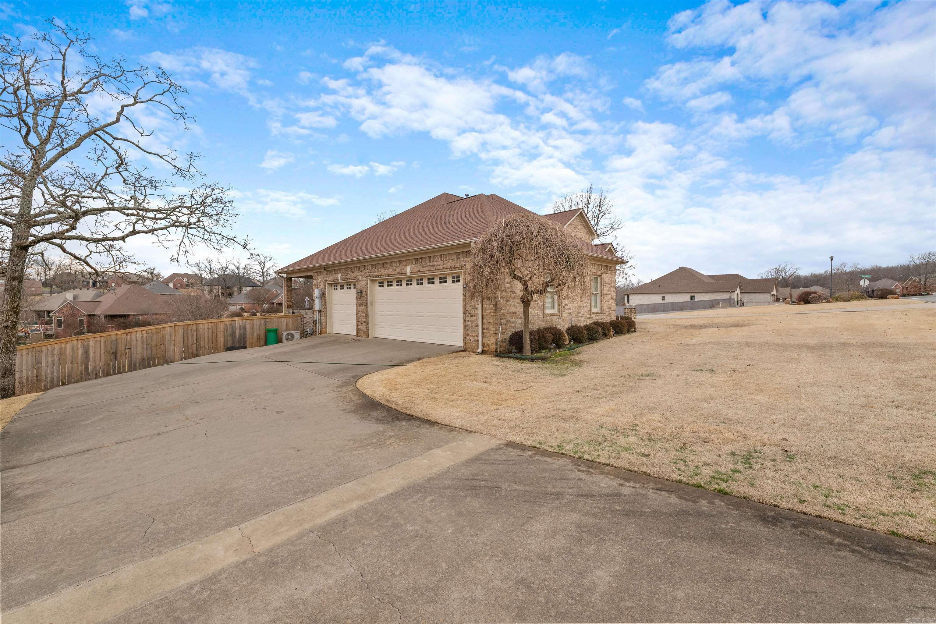 9109 Wooded Acres  Sherwood, AR