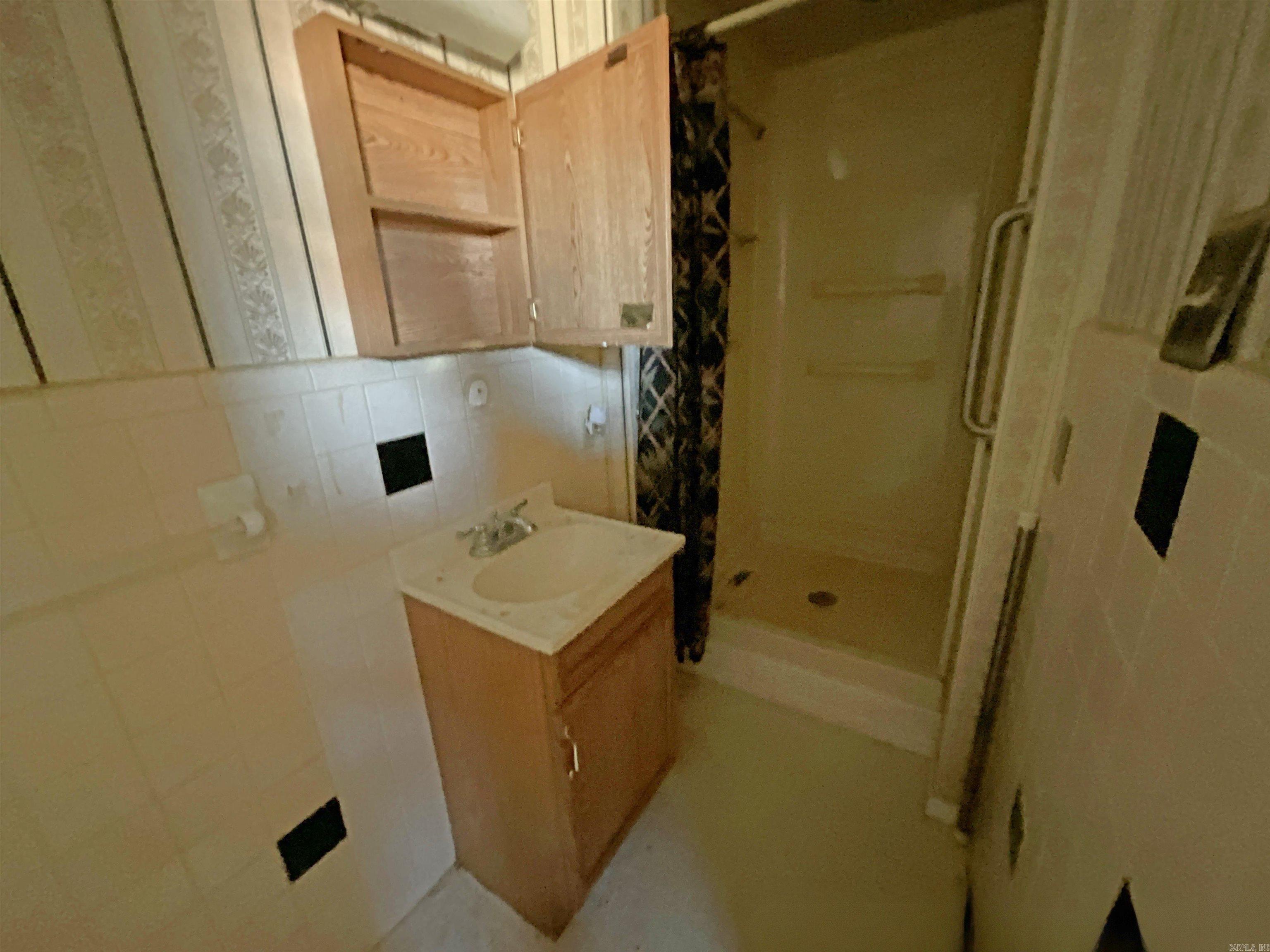 1605 S Robison  Texarkana, TX