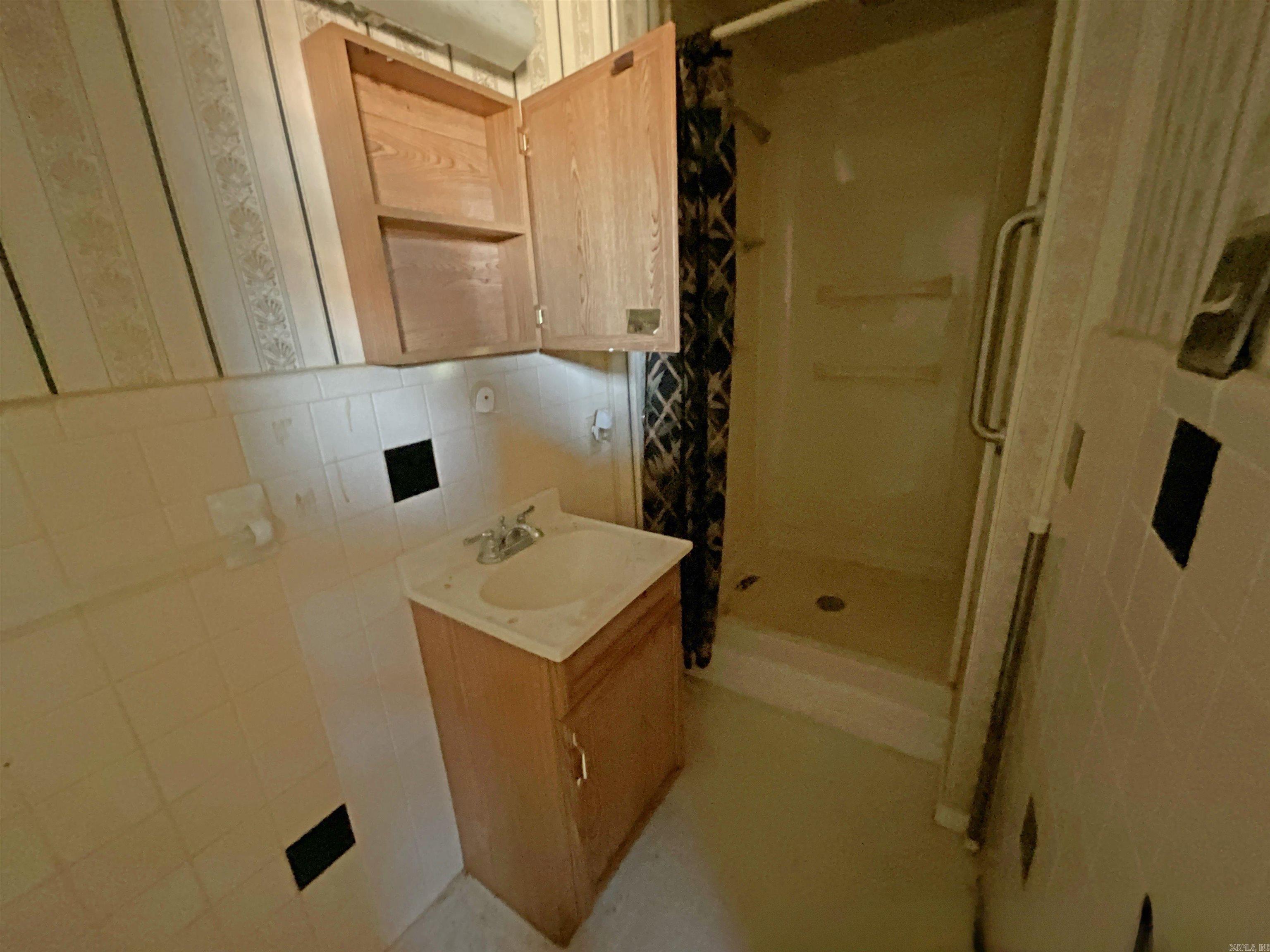 1605 S Robison  Texarkana, TX