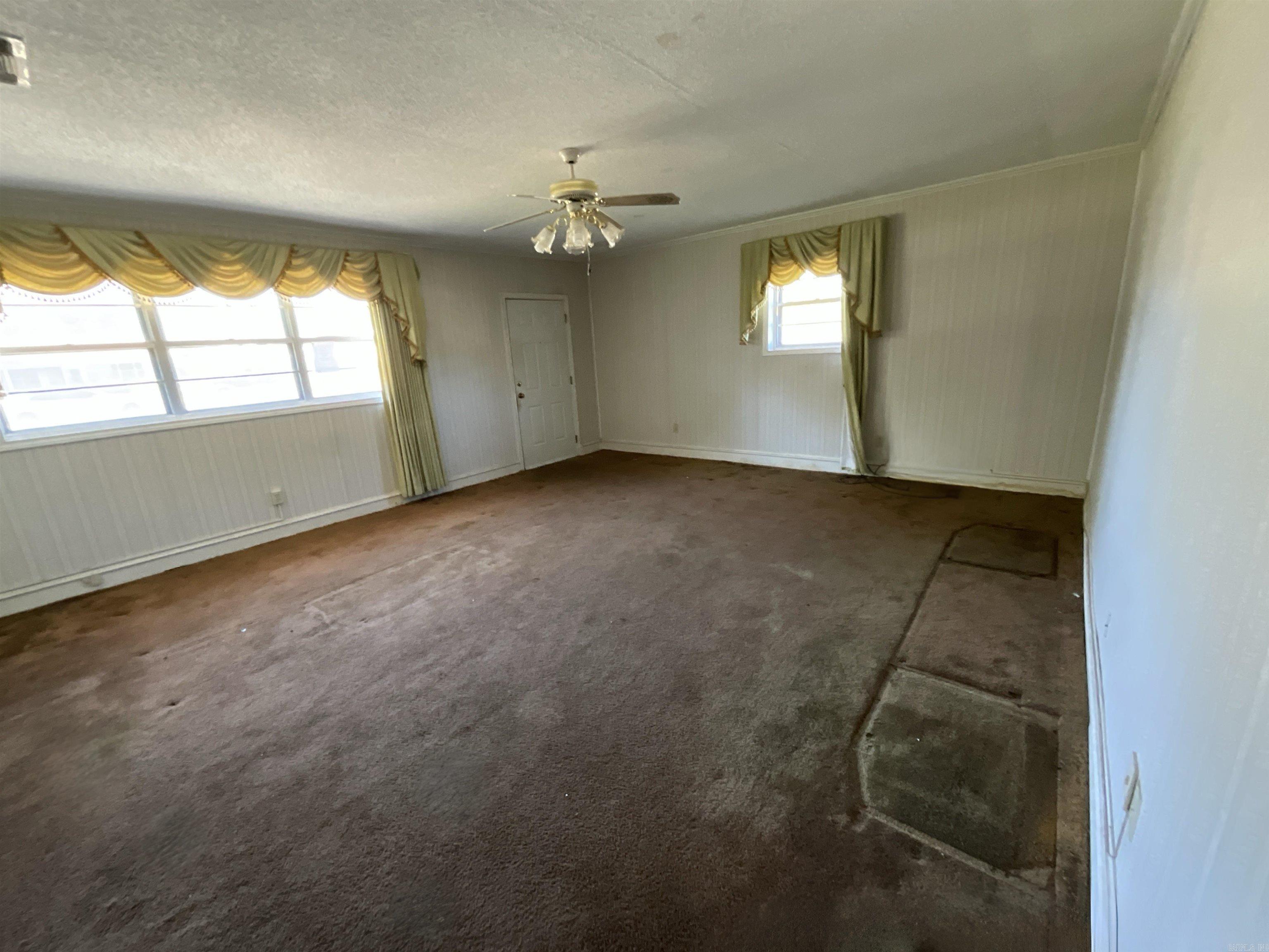 1605 S Robison  Texarkana, TX