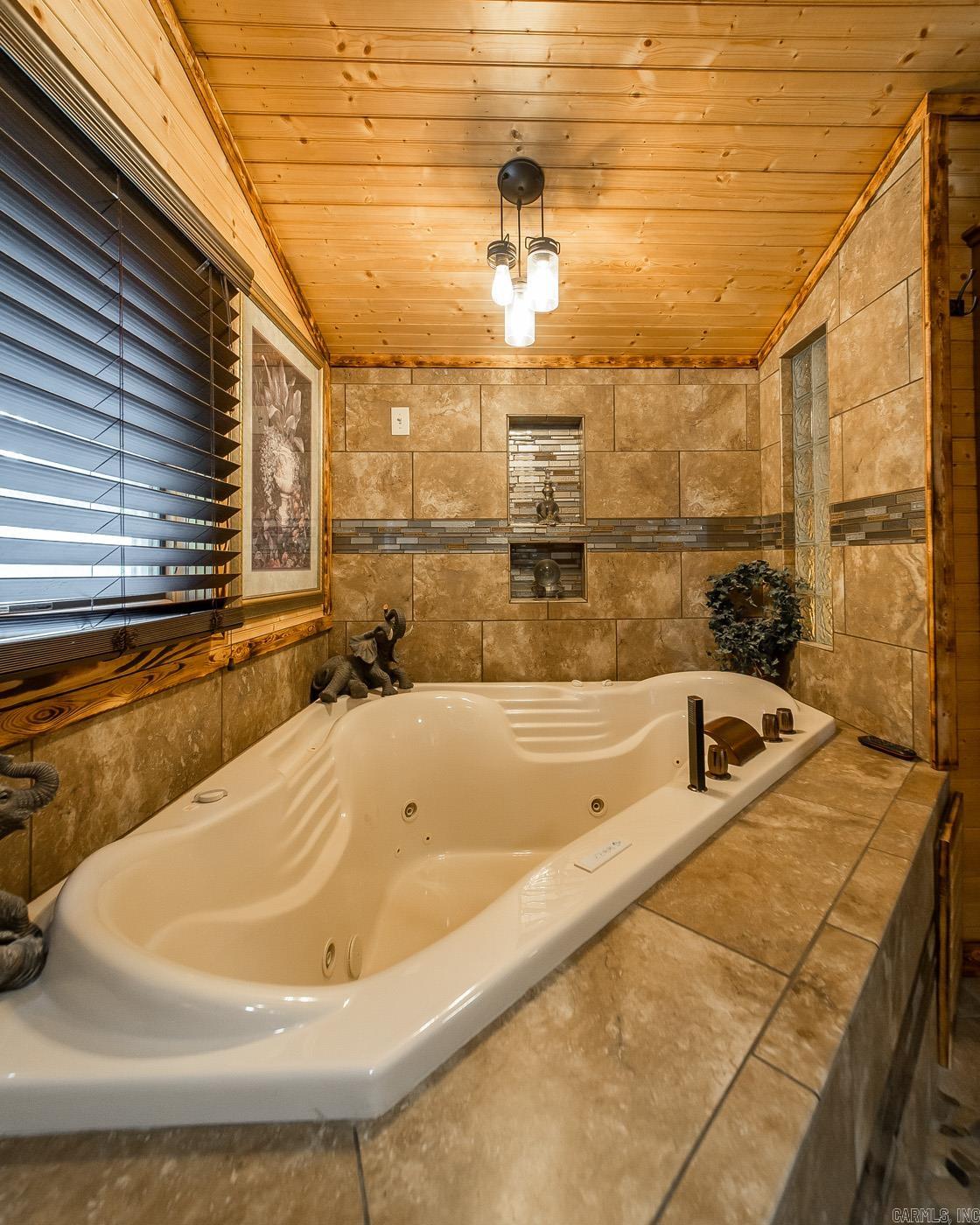 4 Long Hill Rd.  Higden, AR