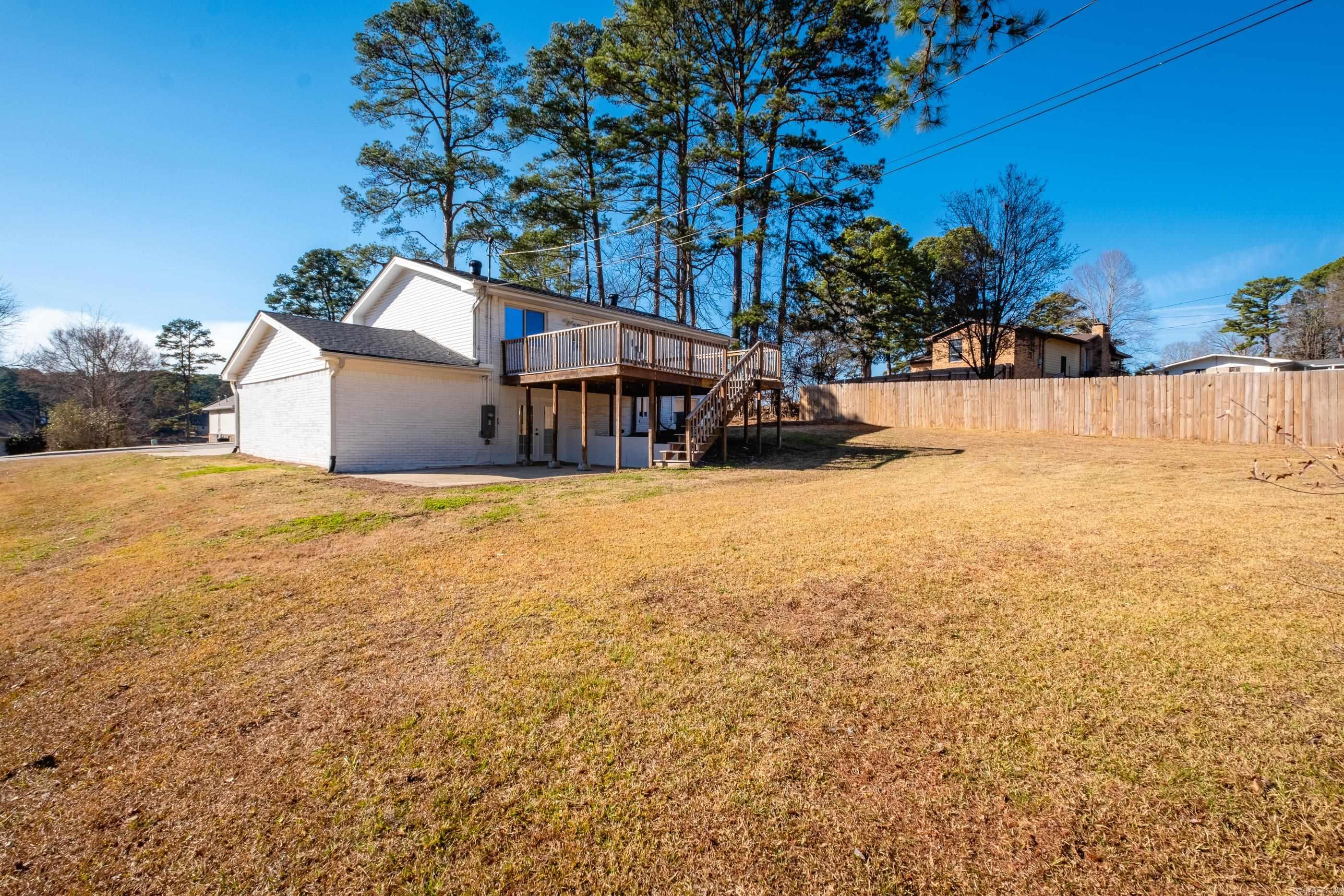 1811 E Lakeview  Benton, AR