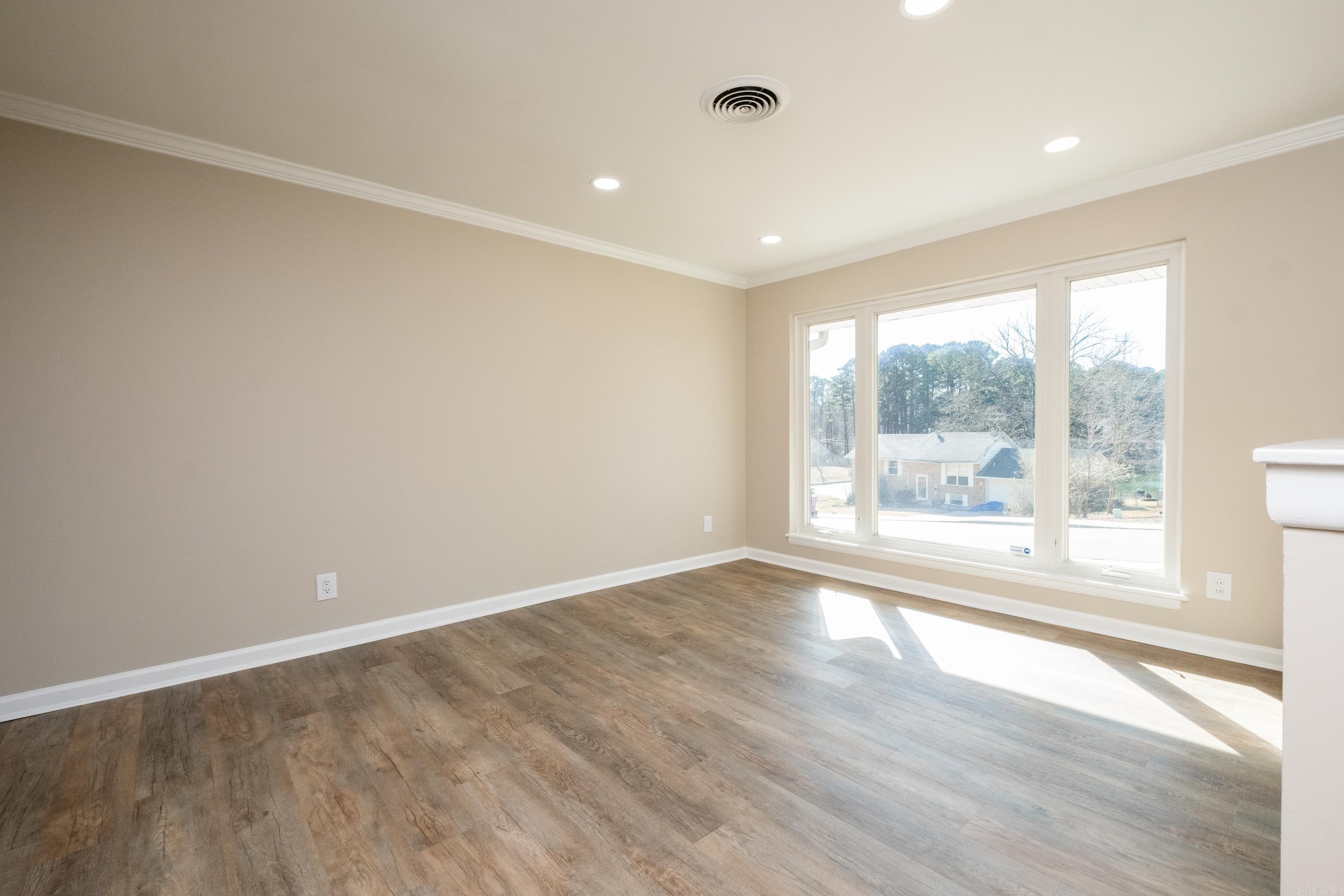 1811 E Lakeview  Benton, AR