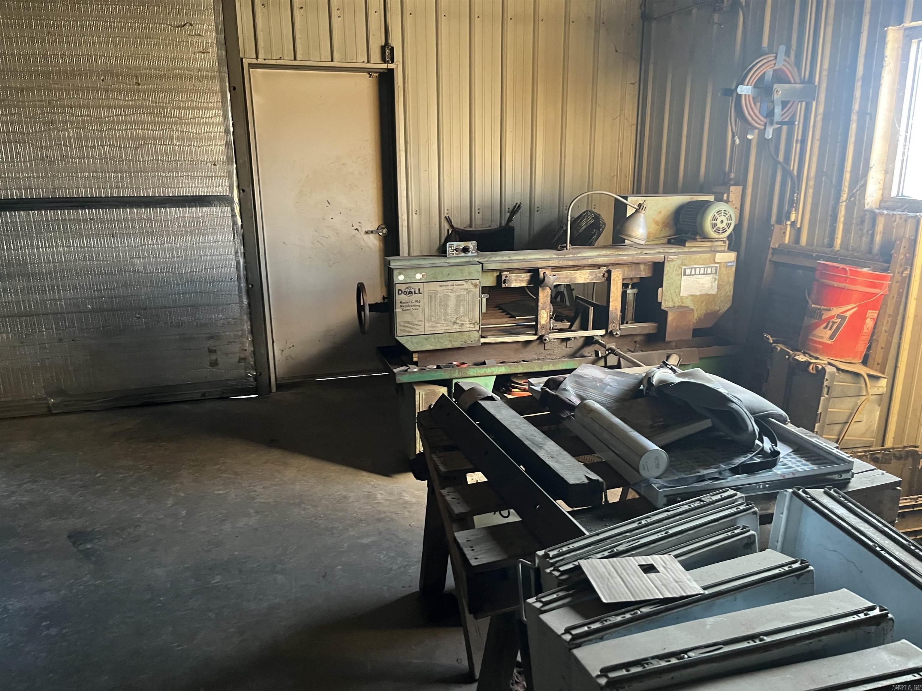 2642 N Hwy 71  Mena, AR