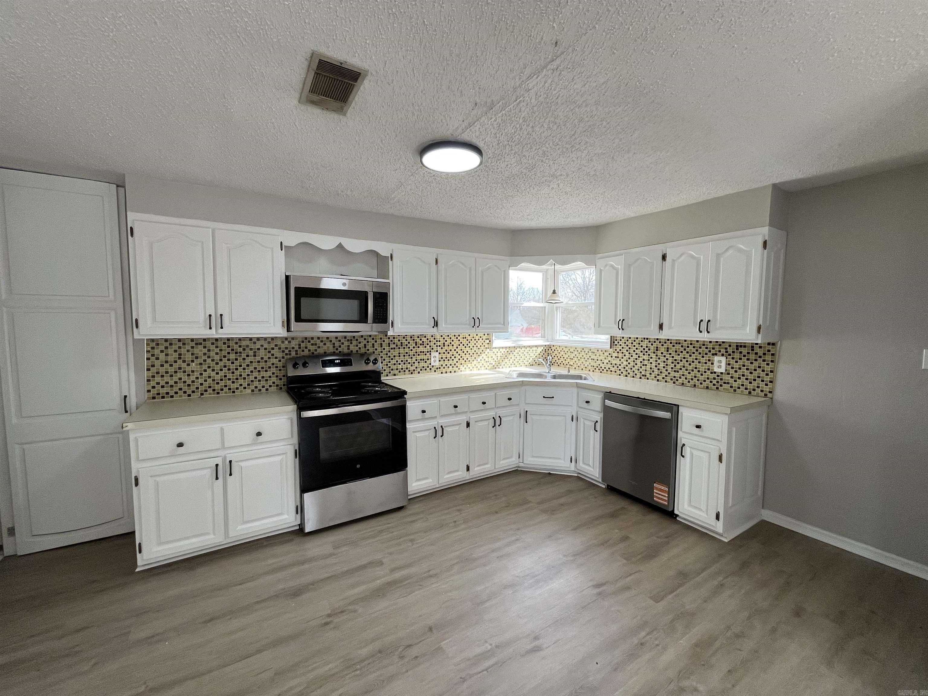 1957 Hwy 236 E  Lonoke, AR