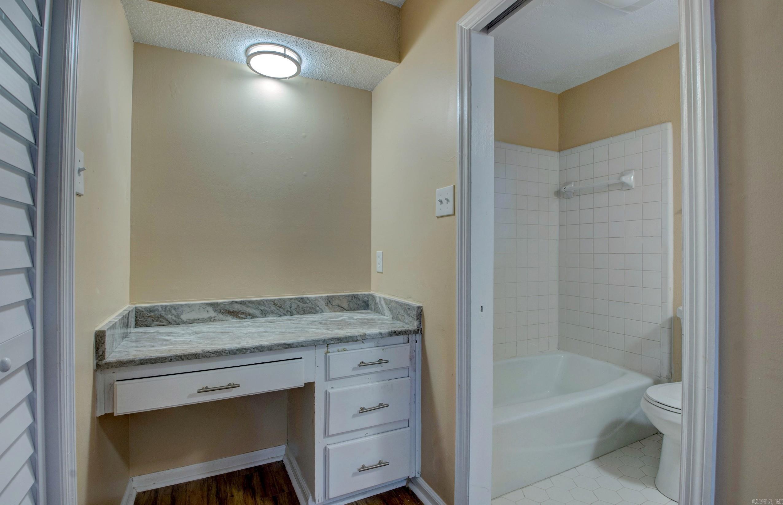 9715 Grapevine Dr  Little Rock, AR