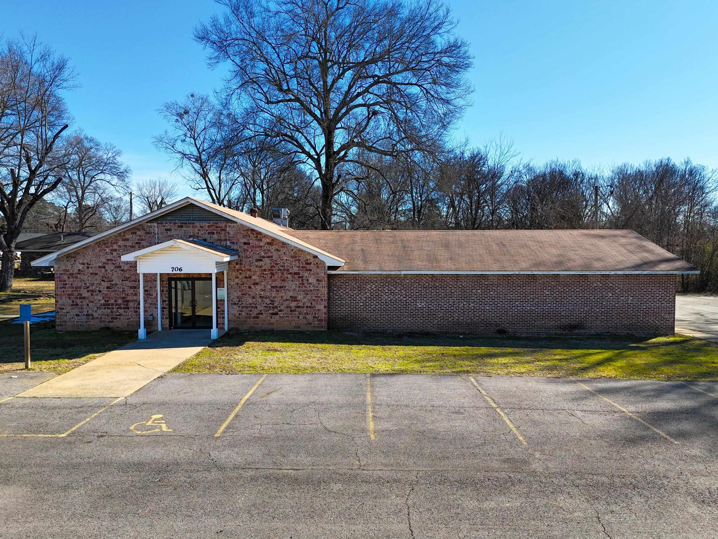 706 N Brown St.  Clarksville, AR