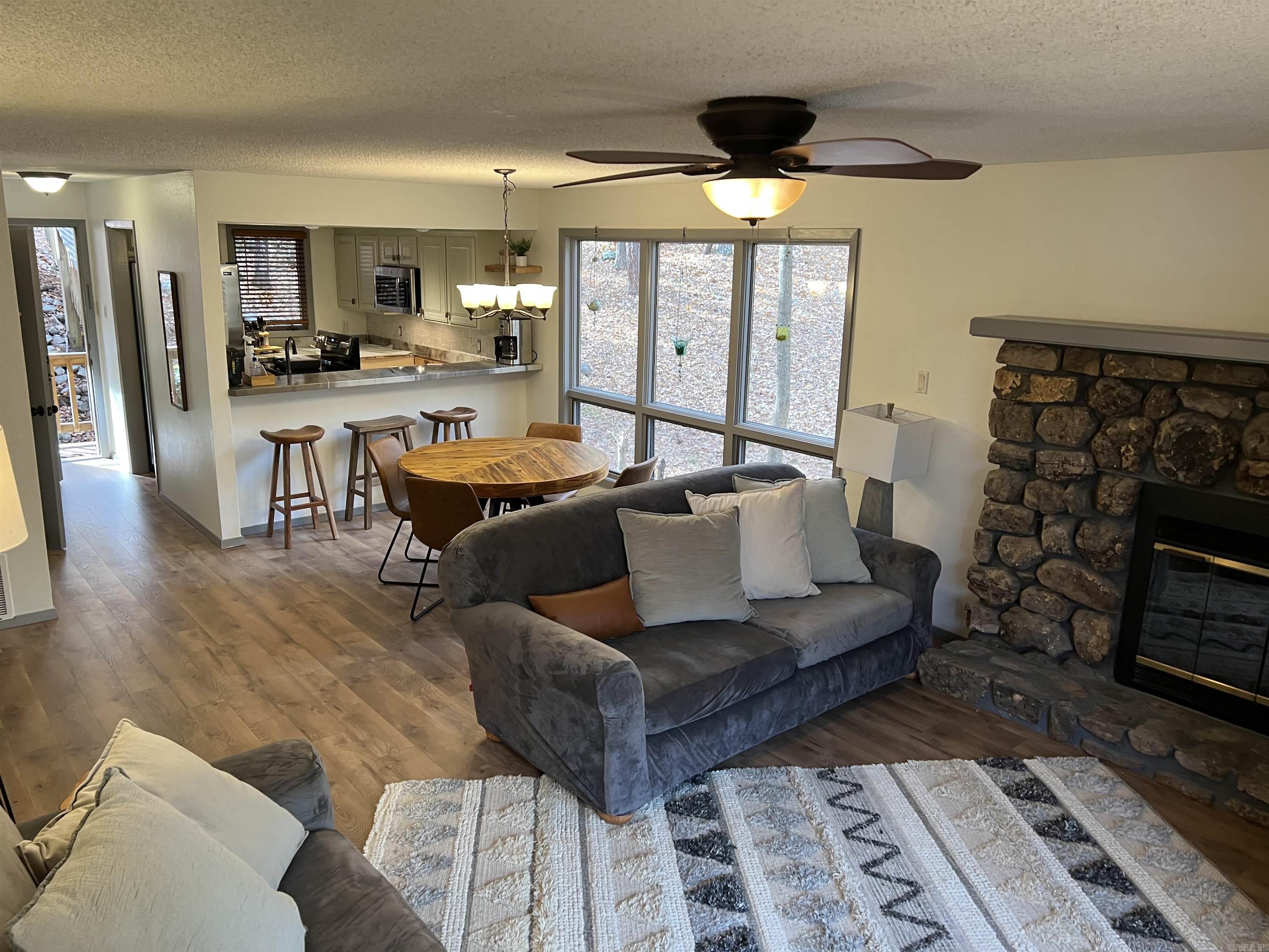 21 Pine  Mount Ida, AR