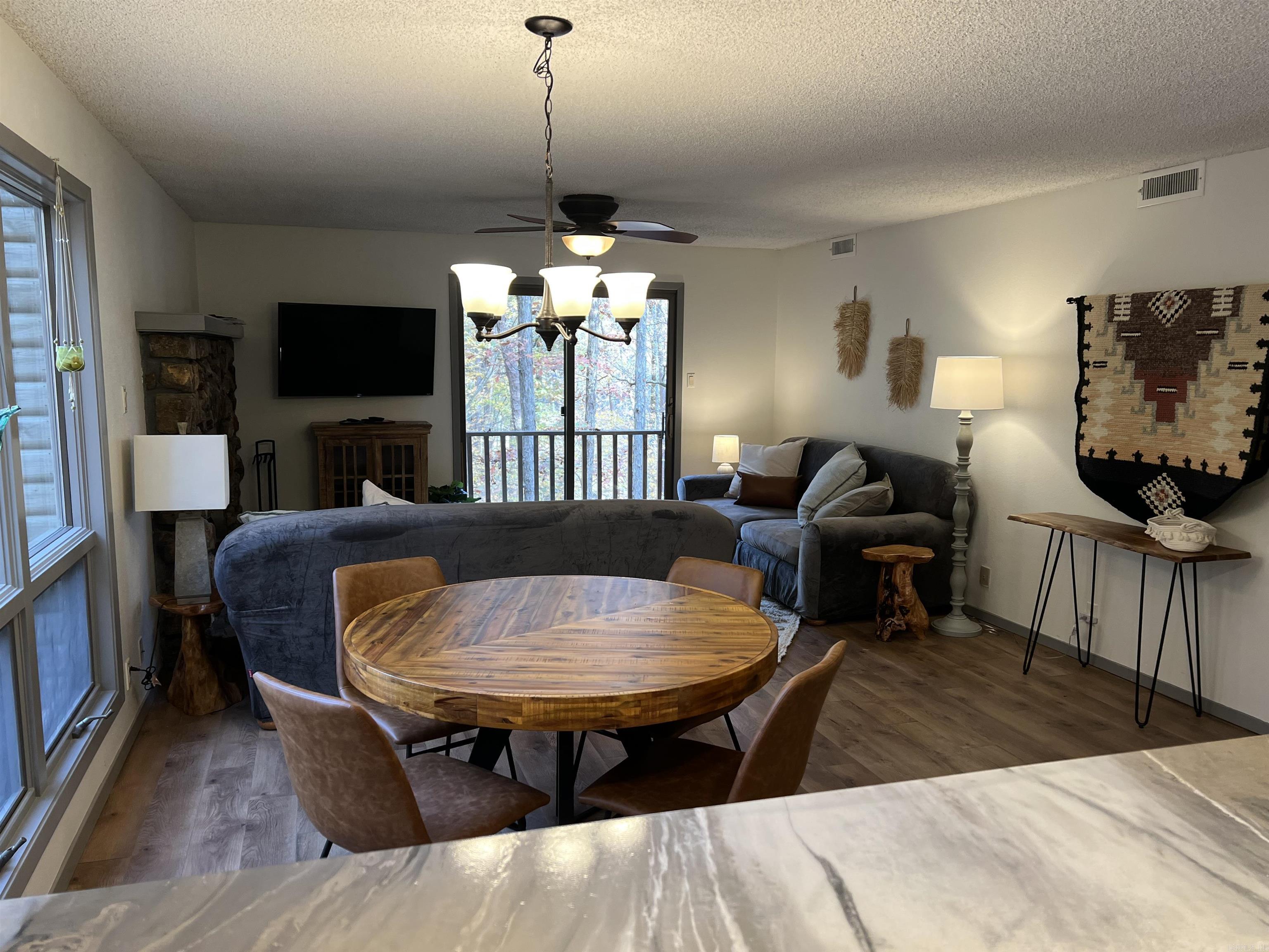 21 Pine  Mount Ida, AR