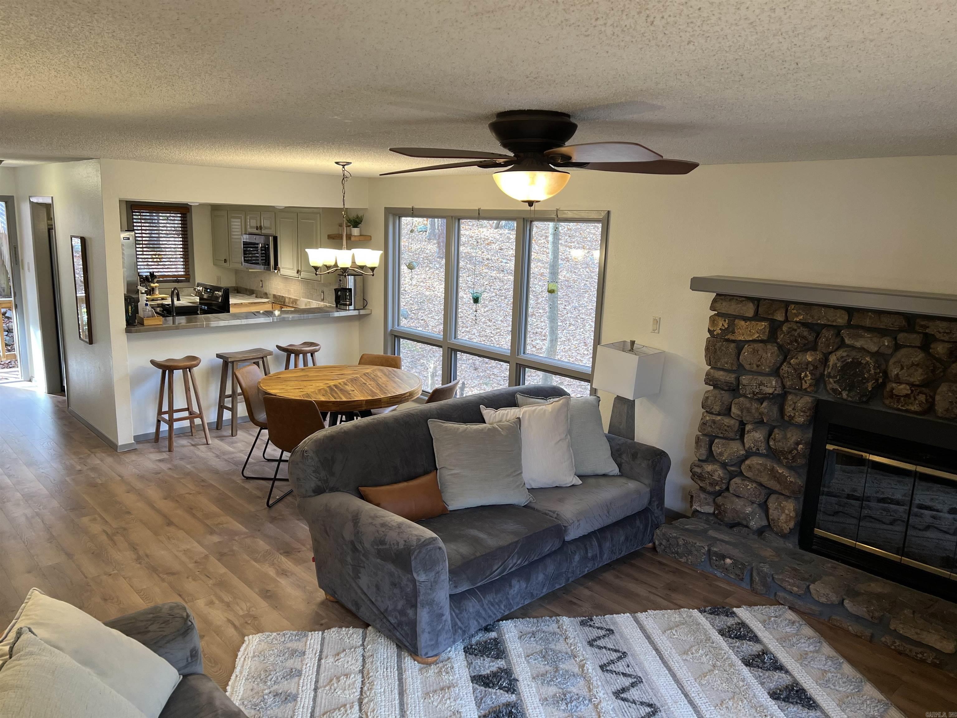 21 Pine  Mount Ida, AR