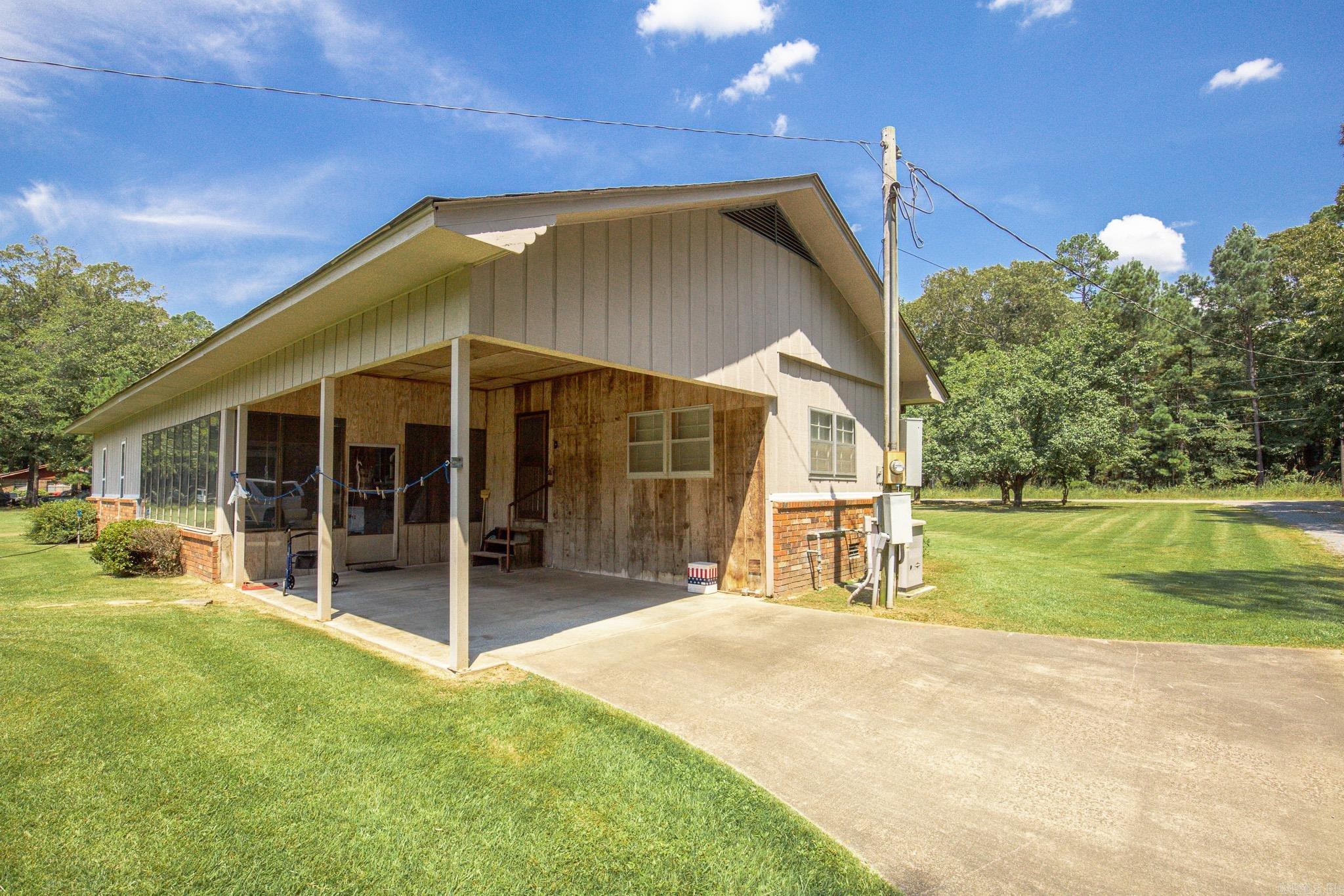 1508 Red Oak Ln.  Pine Bluff, AR