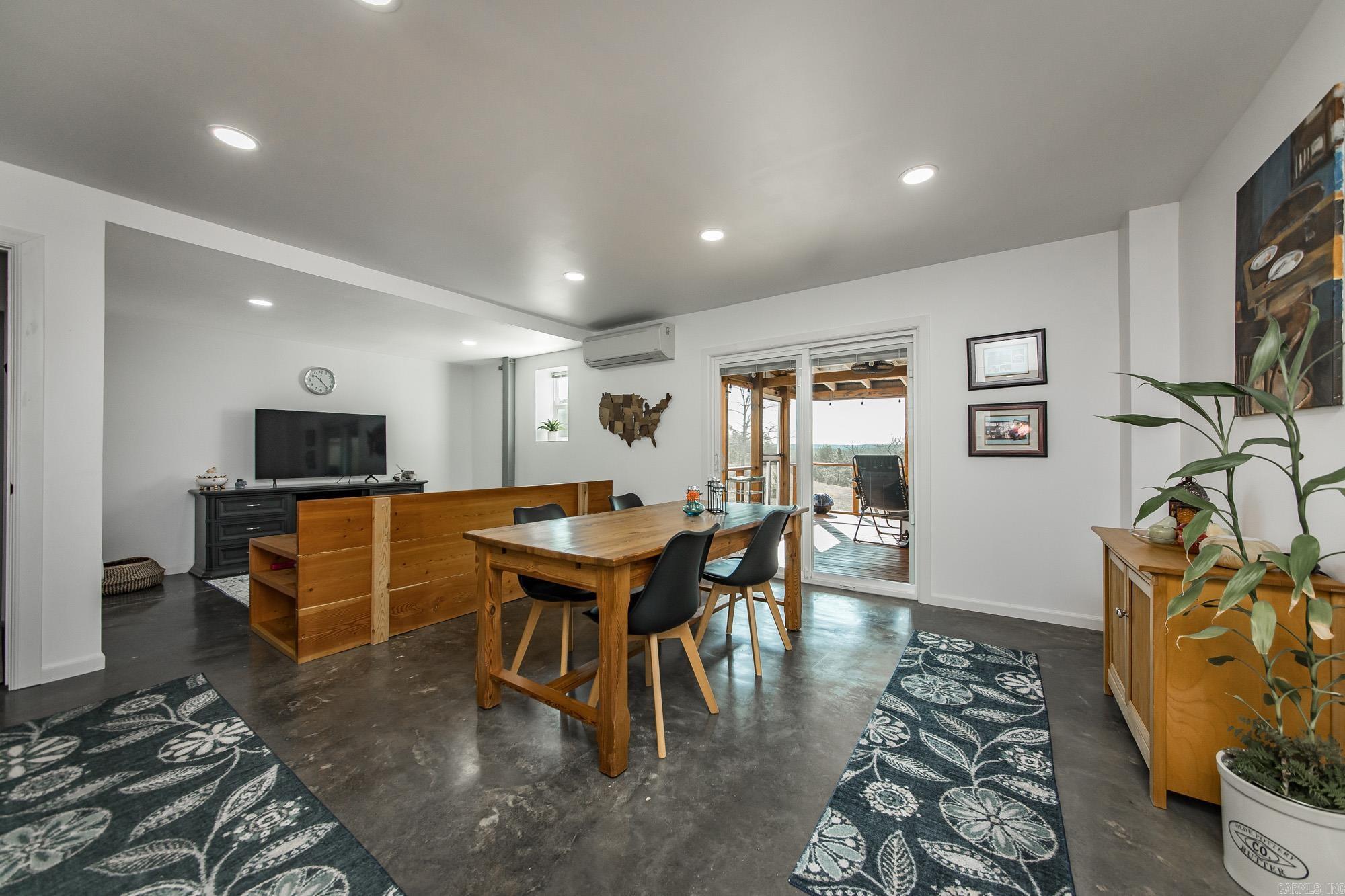 979 Marsh Mountain Rd. Pangburn, AR 72121