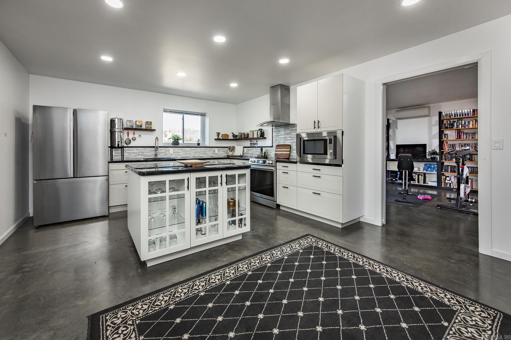 979 Marsh Mountain Rd. Pangburn, AR 72121