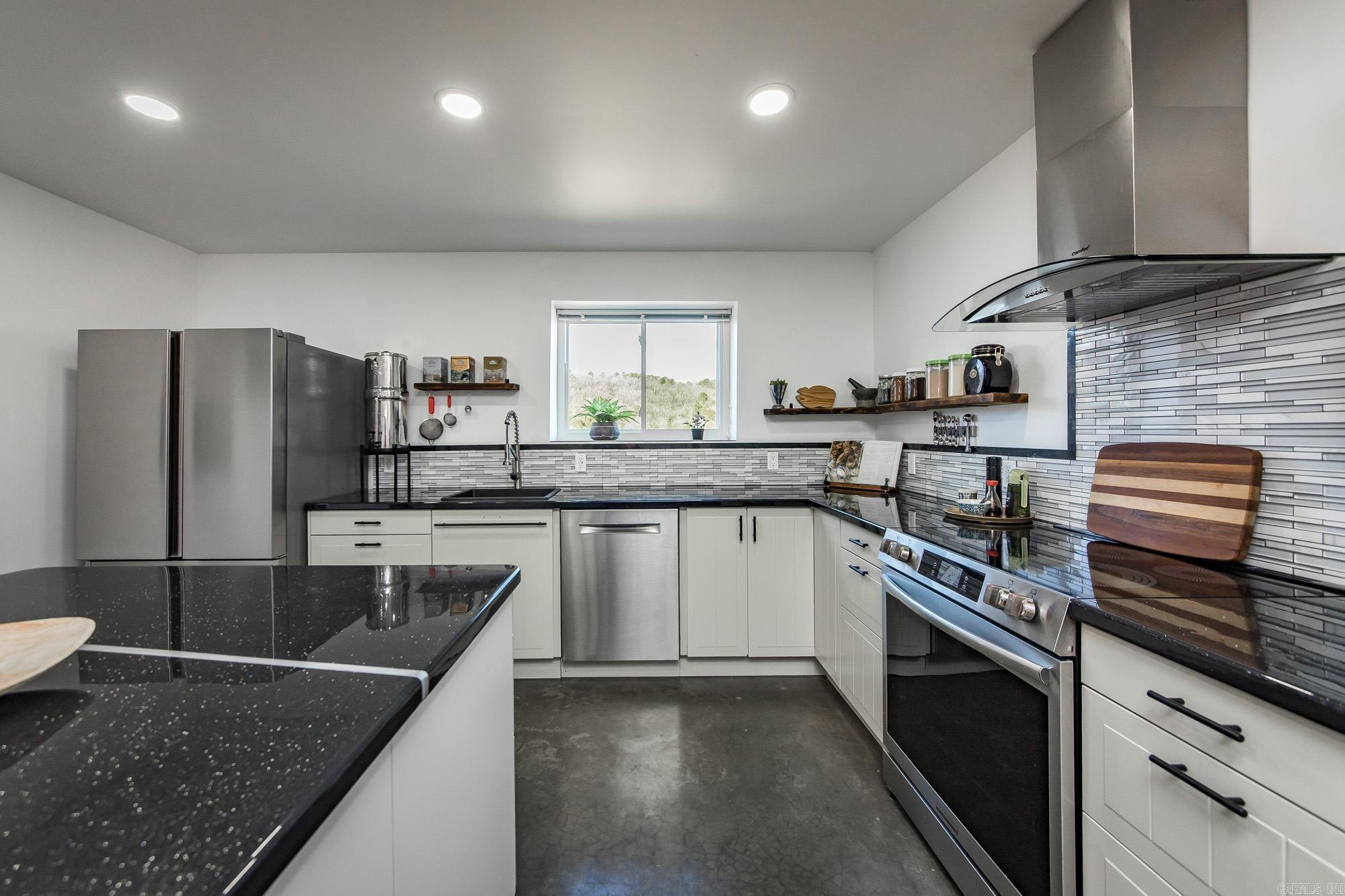 979 Marsh Mountain Rd. Pangburn, AR 72121