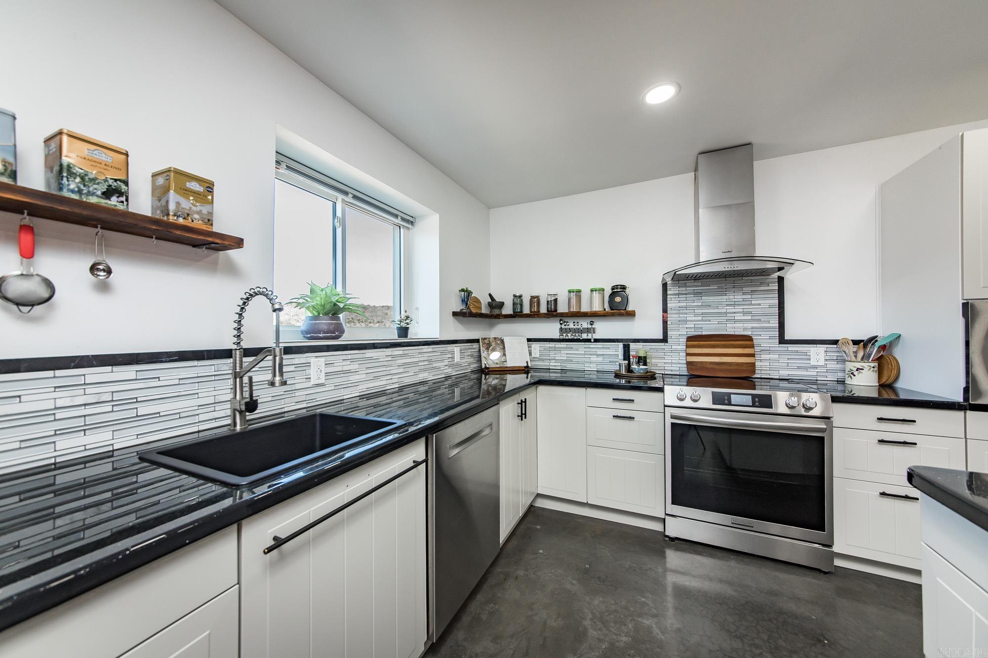 979 Marsh Mountain Rd. Pangburn, AR 72121