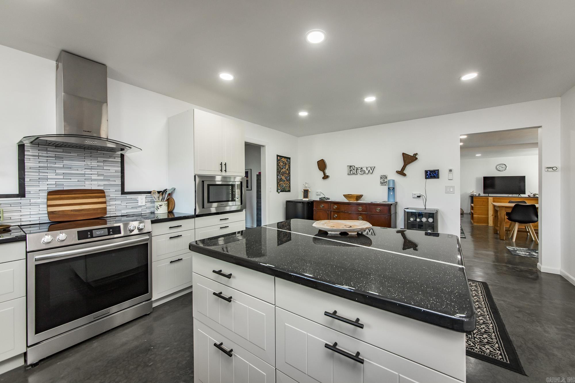 979 Marsh Mountain Rd. Pangburn, AR 72121