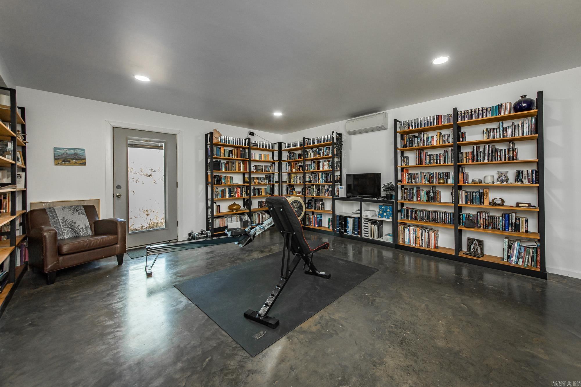 979 Marsh Mountain Rd. Pangburn, AR 72121