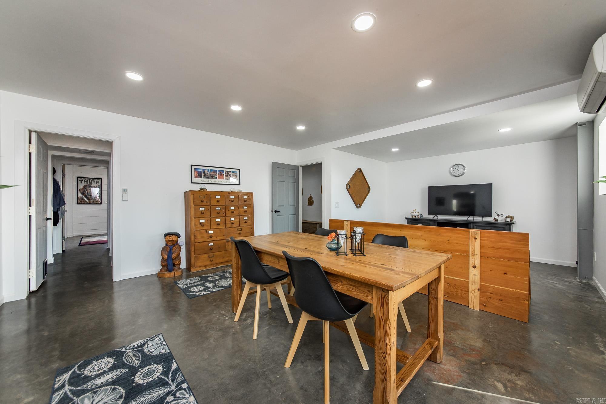 979 Marsh Mountain Rd. Pangburn, AR 72121