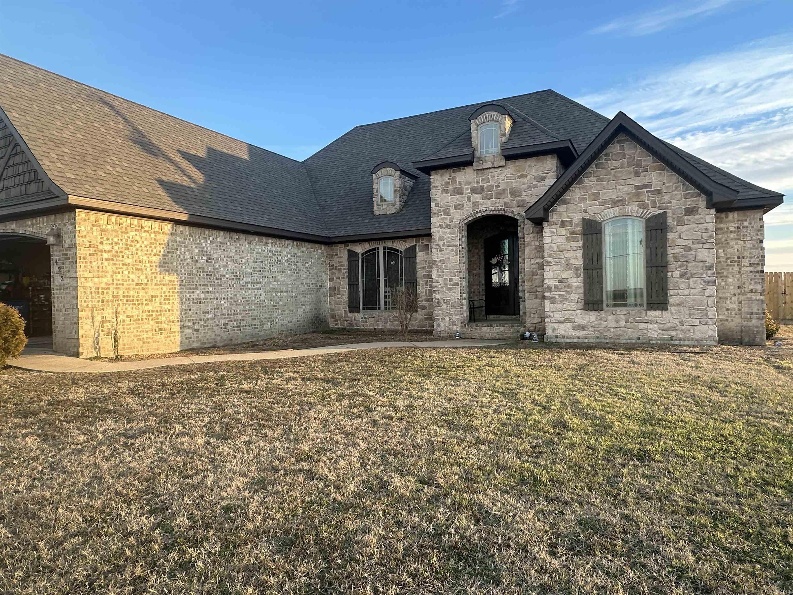 422 W State  Caraway, AR