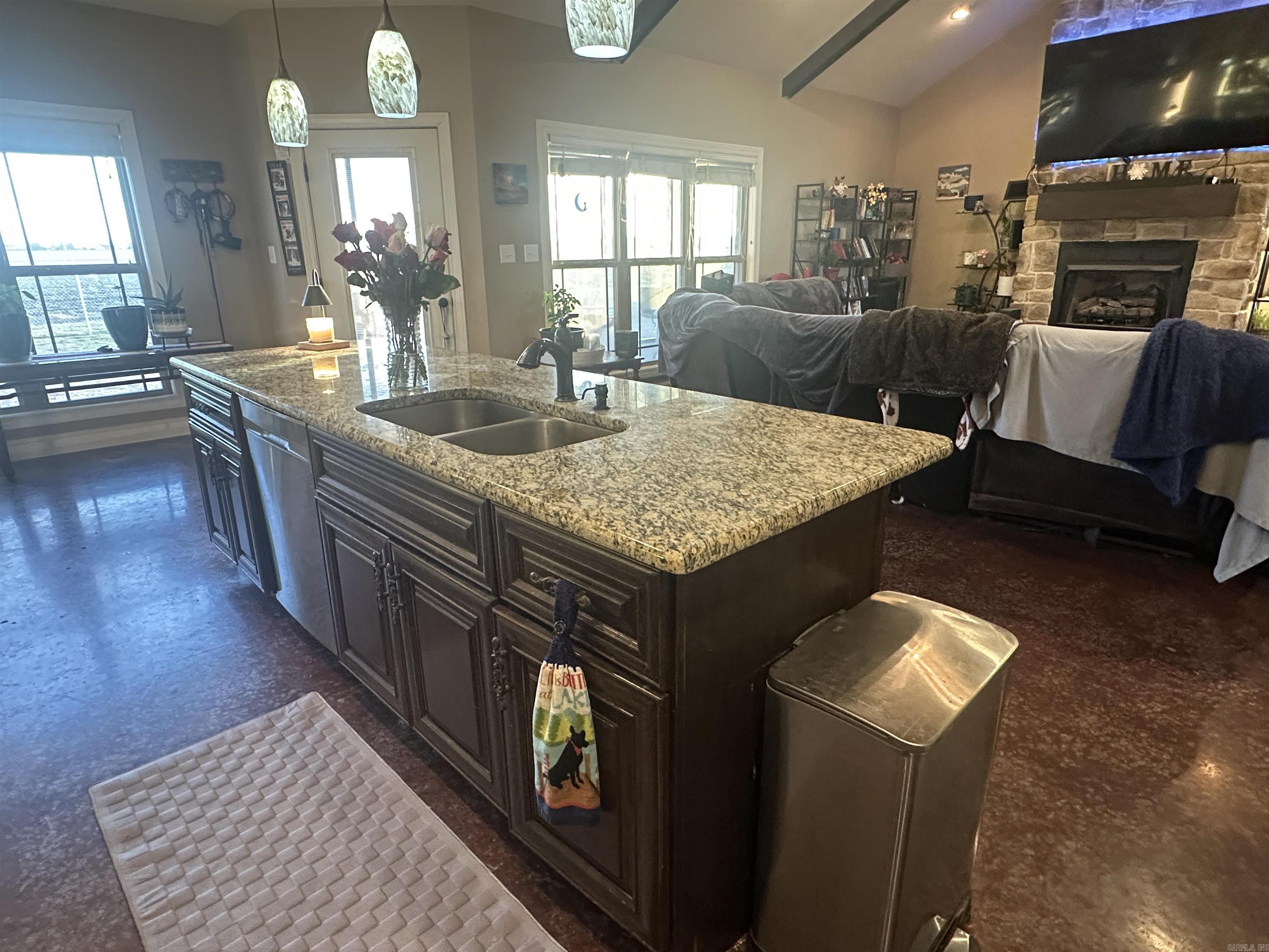 422 W State  Caraway, AR