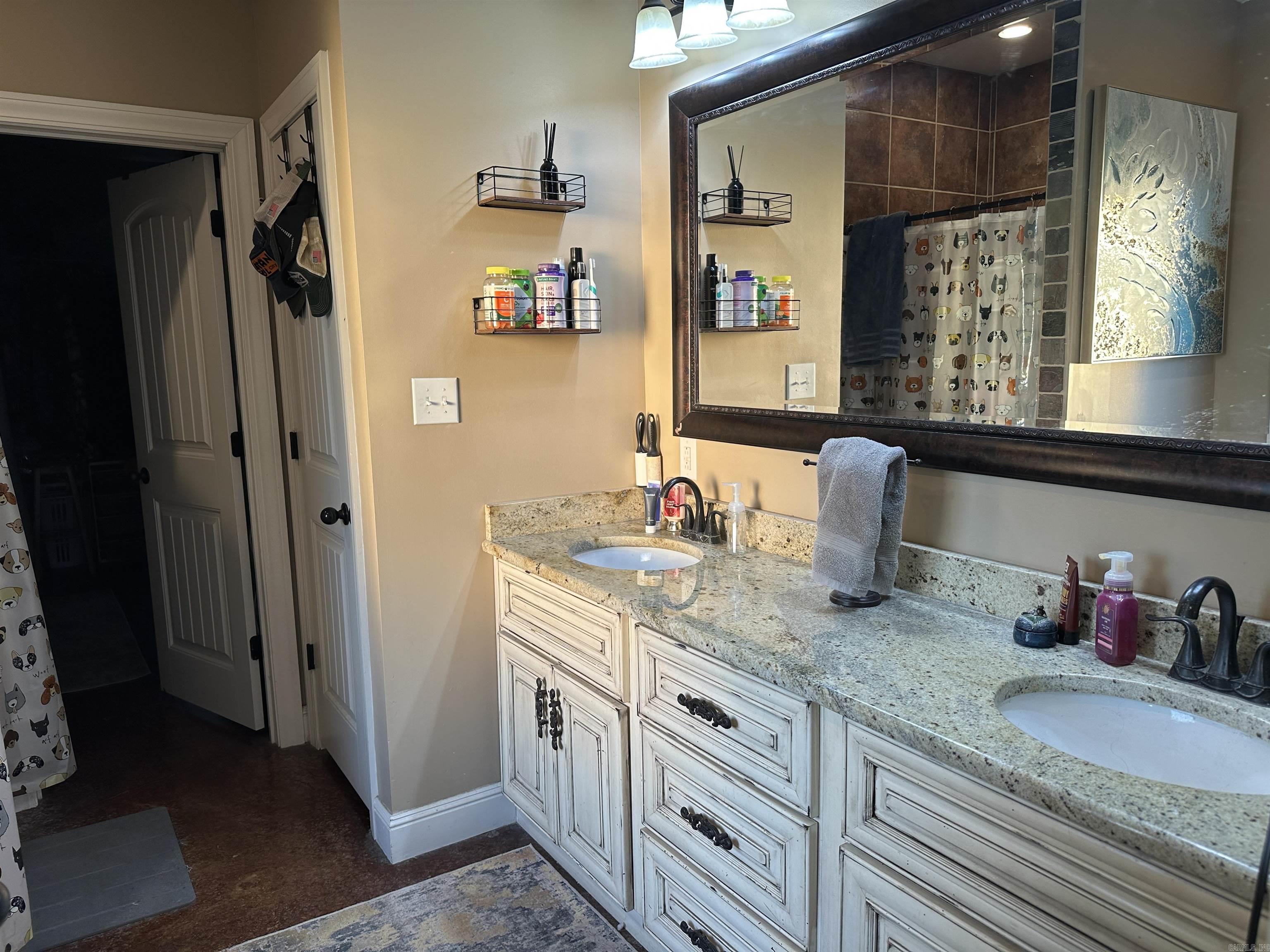 422 W State  Caraway, AR