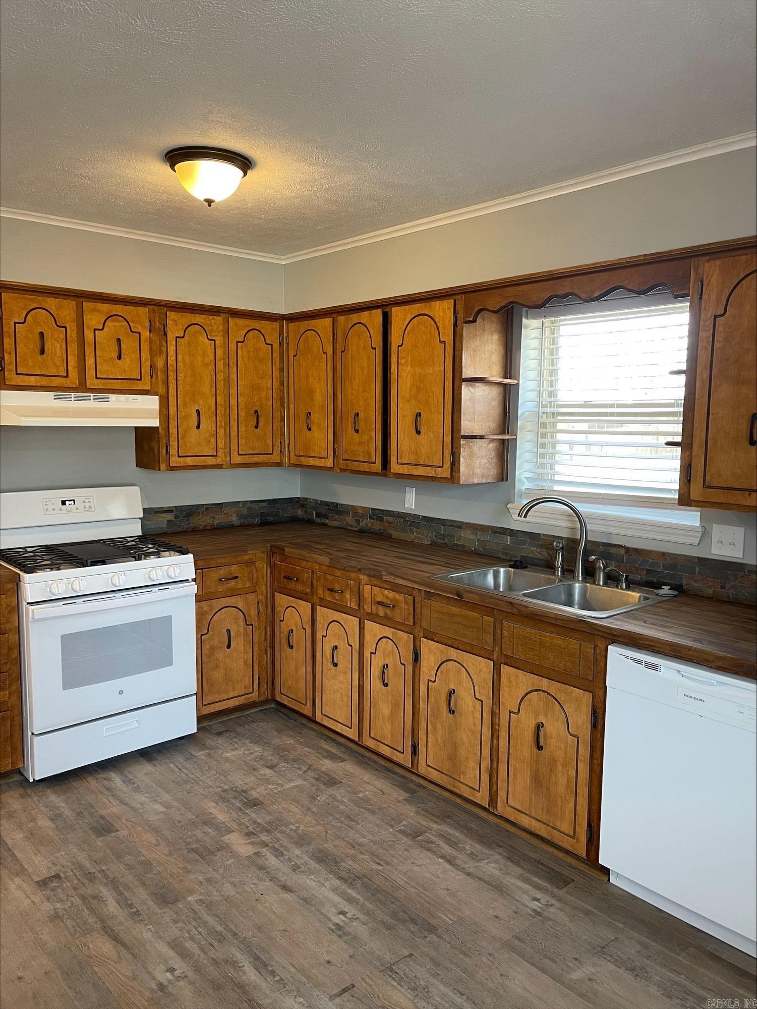 208 Elwood Dr  Sherwood, AR