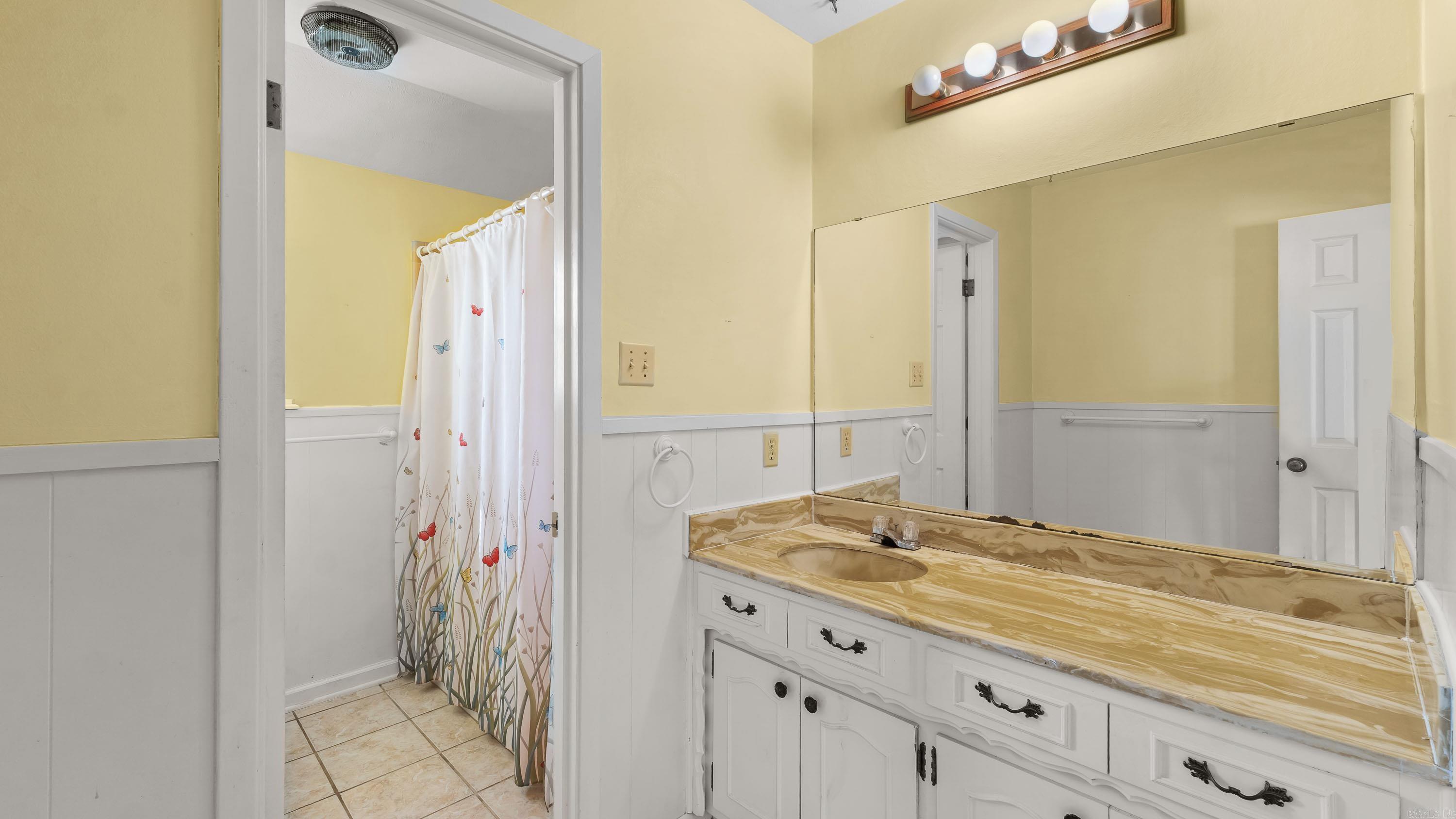 7 Horseshoe Dr.  Wake Village, TX