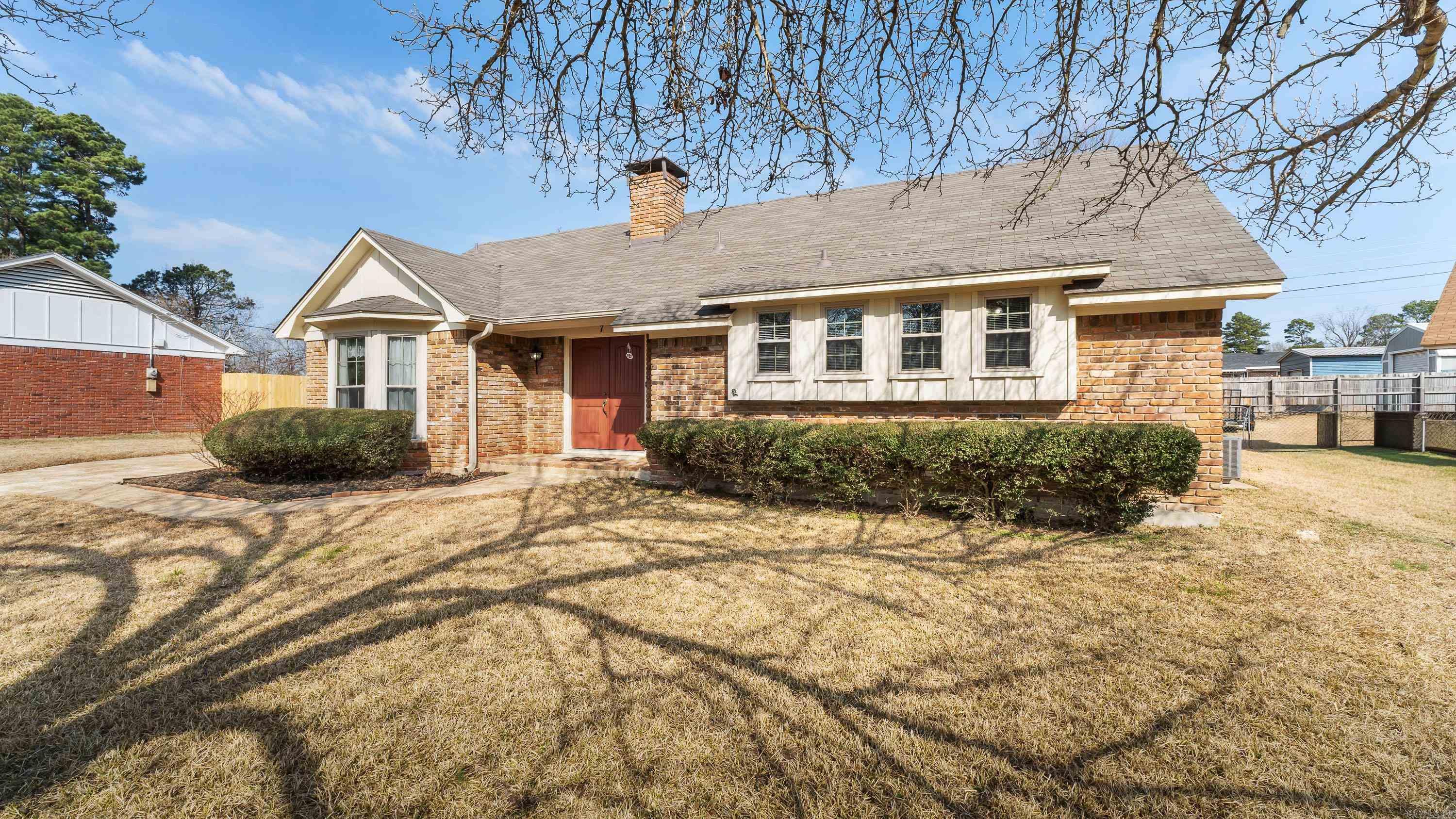 7 Horseshoe Dr.  Wake Village, TX