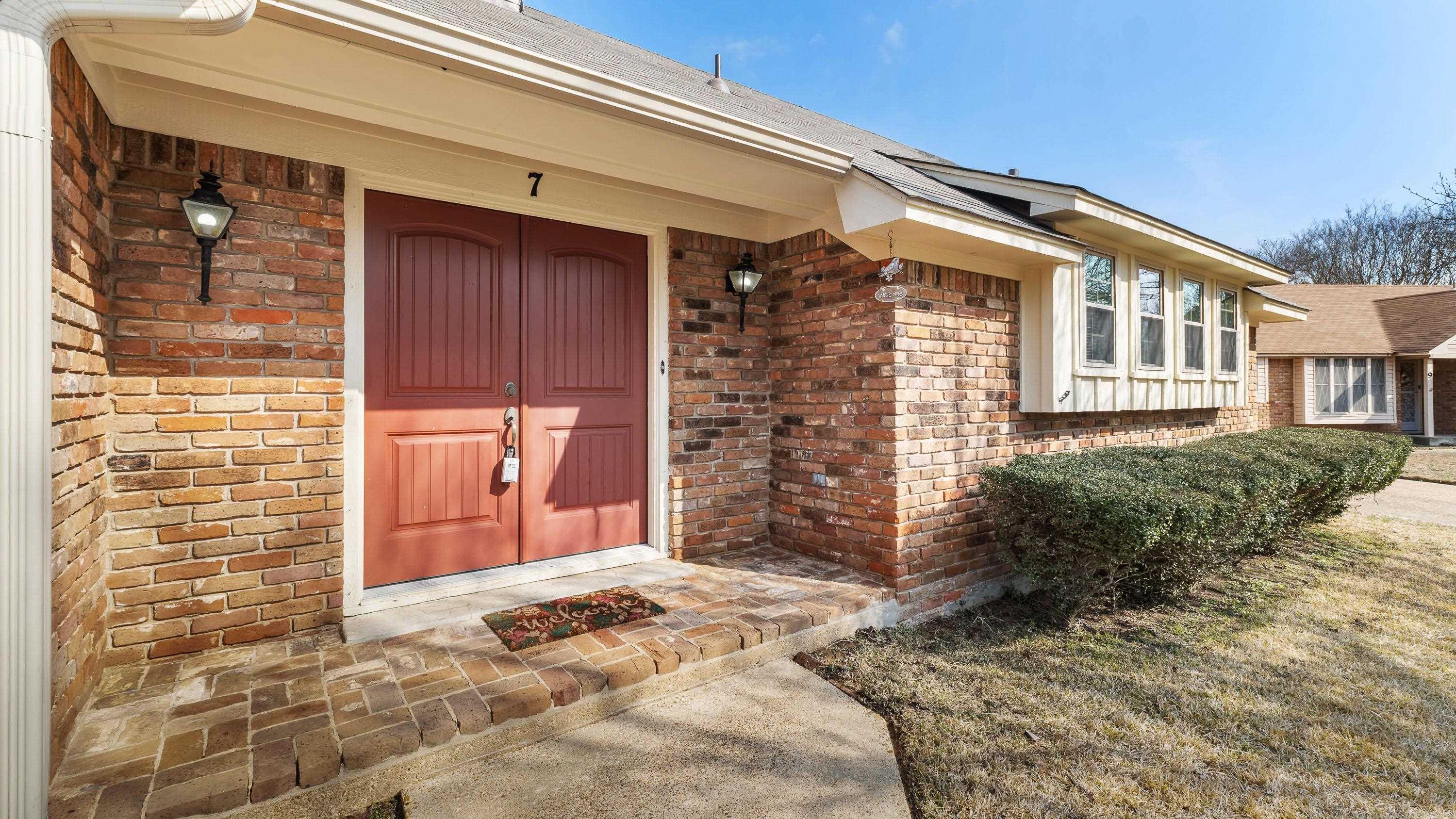 7 Horseshoe Dr.  Wake Village, TX