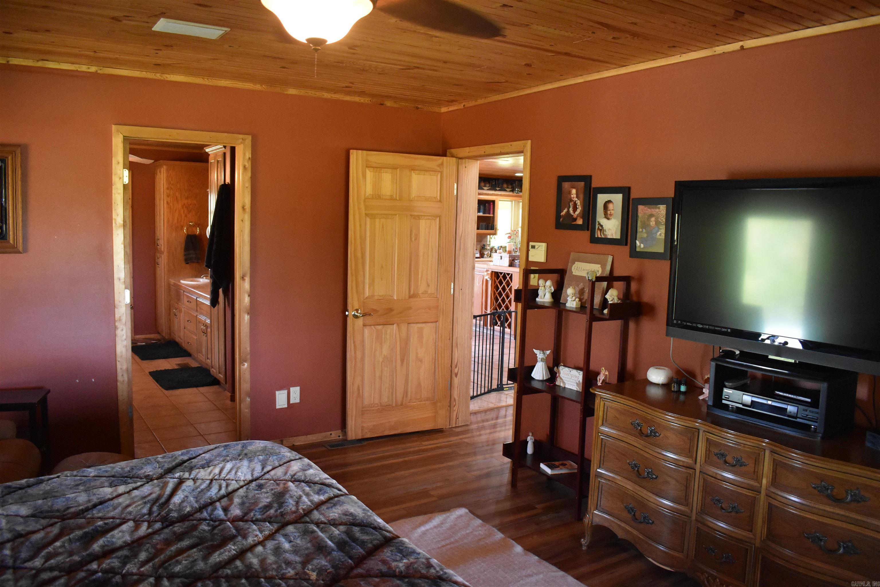 12192 Point Breeze Road  Parks, AR