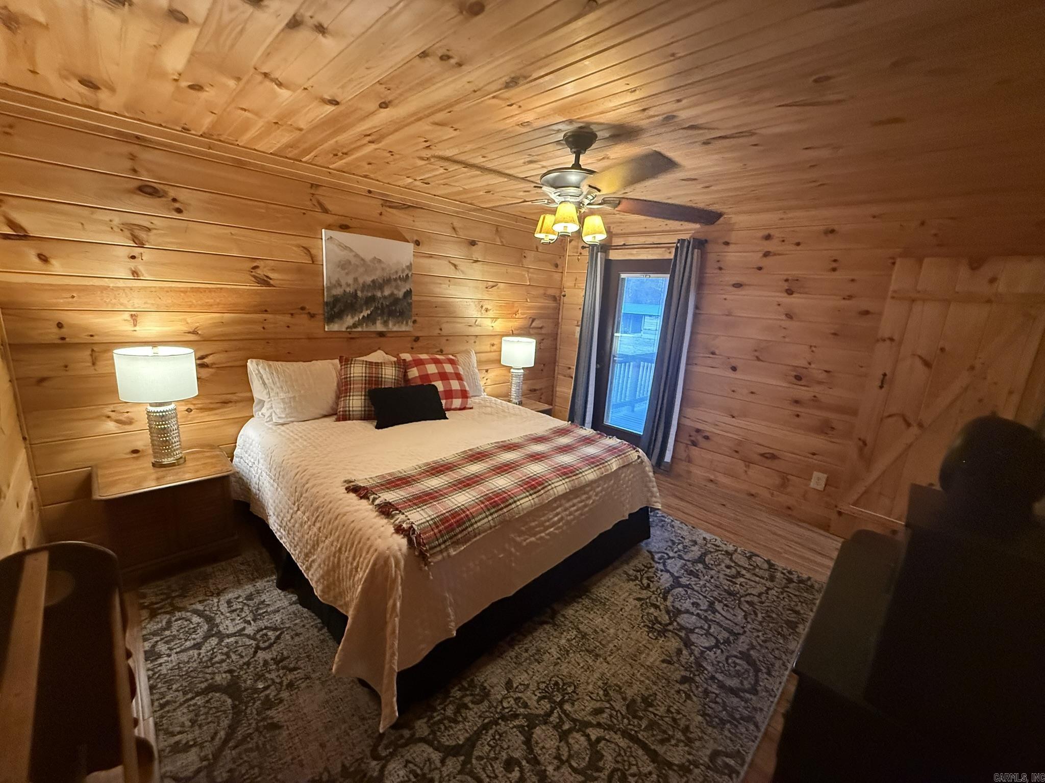 465 S Riverview  Mountain View, AR