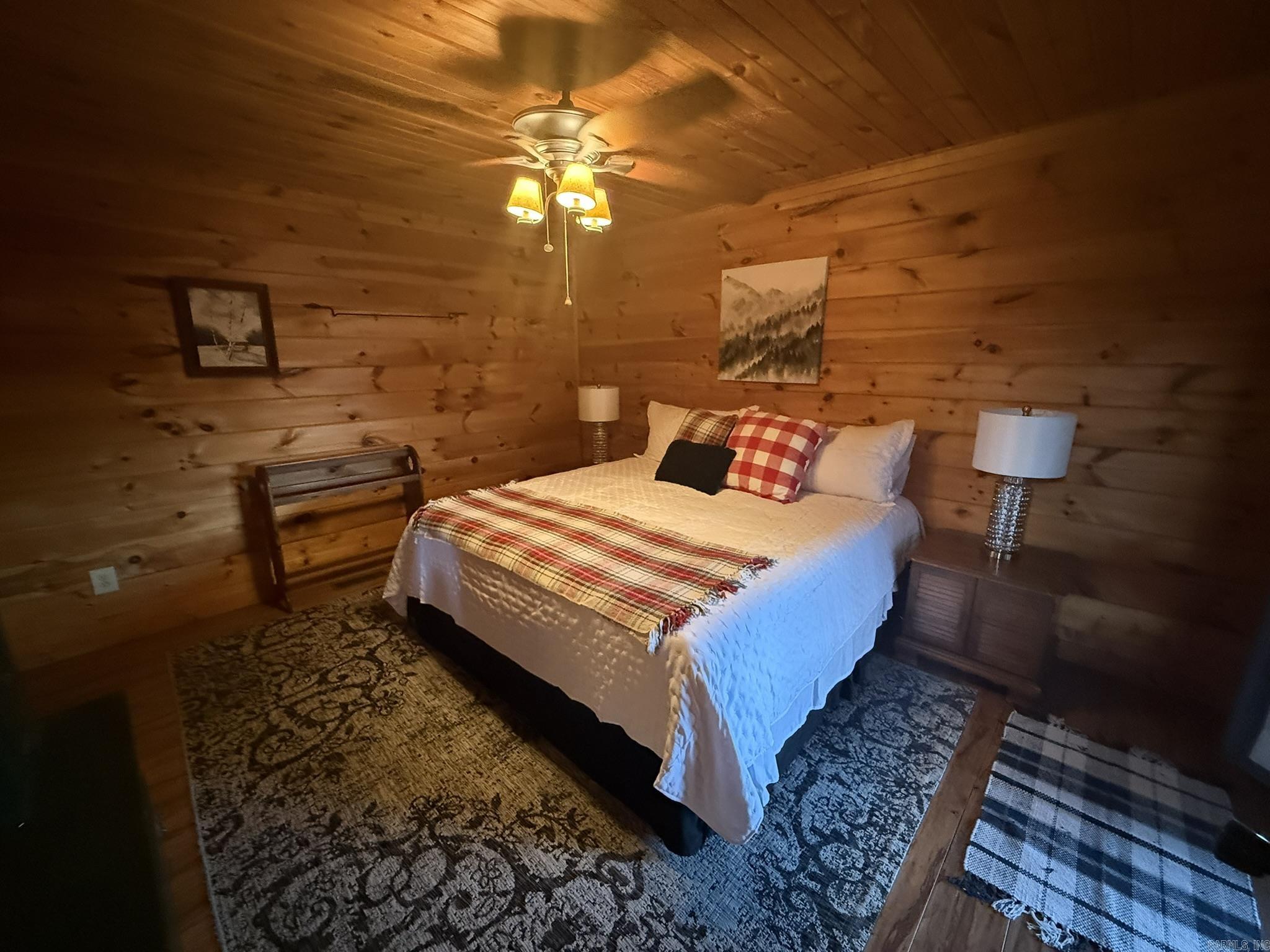 465 S Riverview  Mountain View, AR