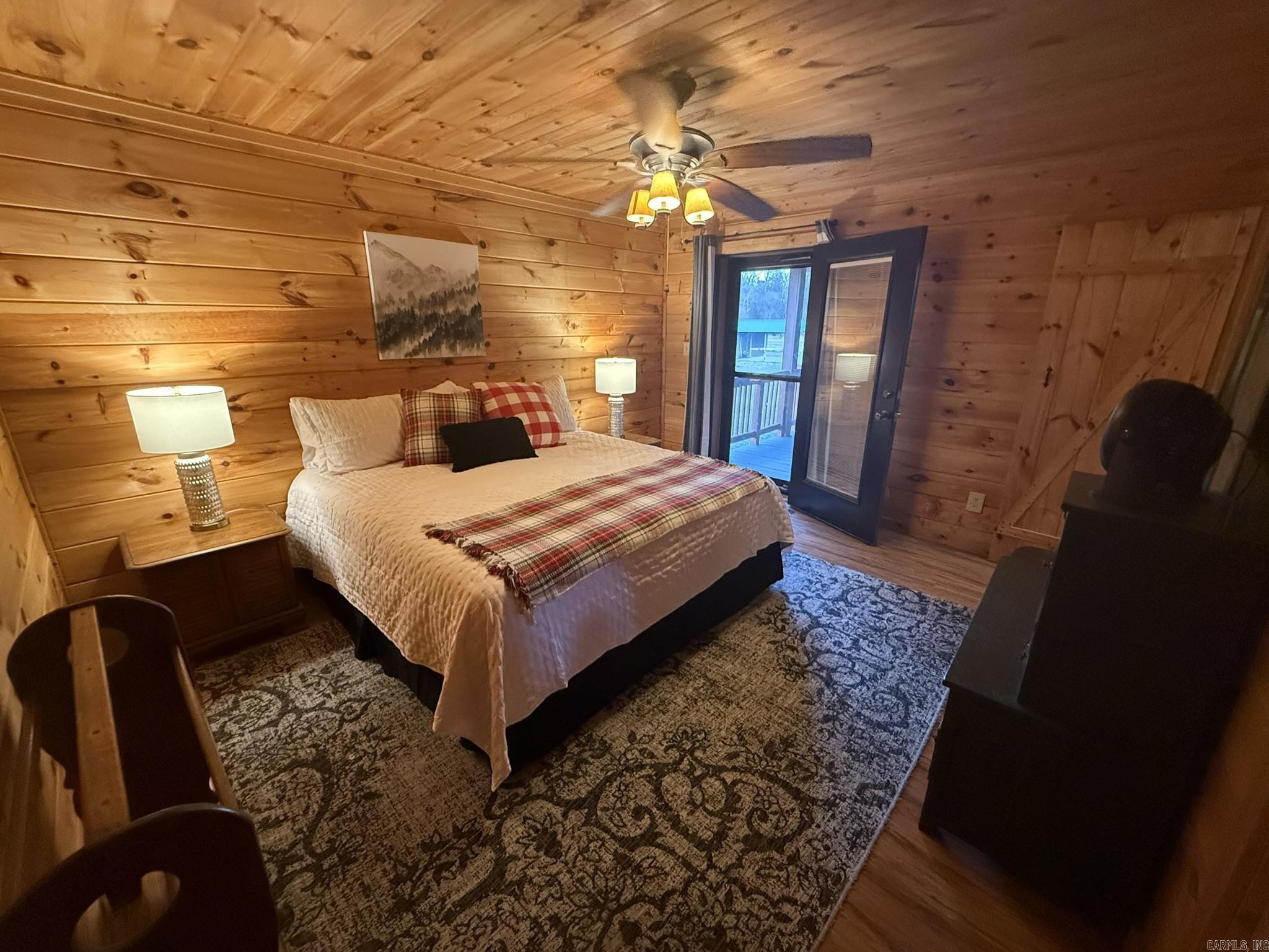 465 S Riverview  Mountain View, AR