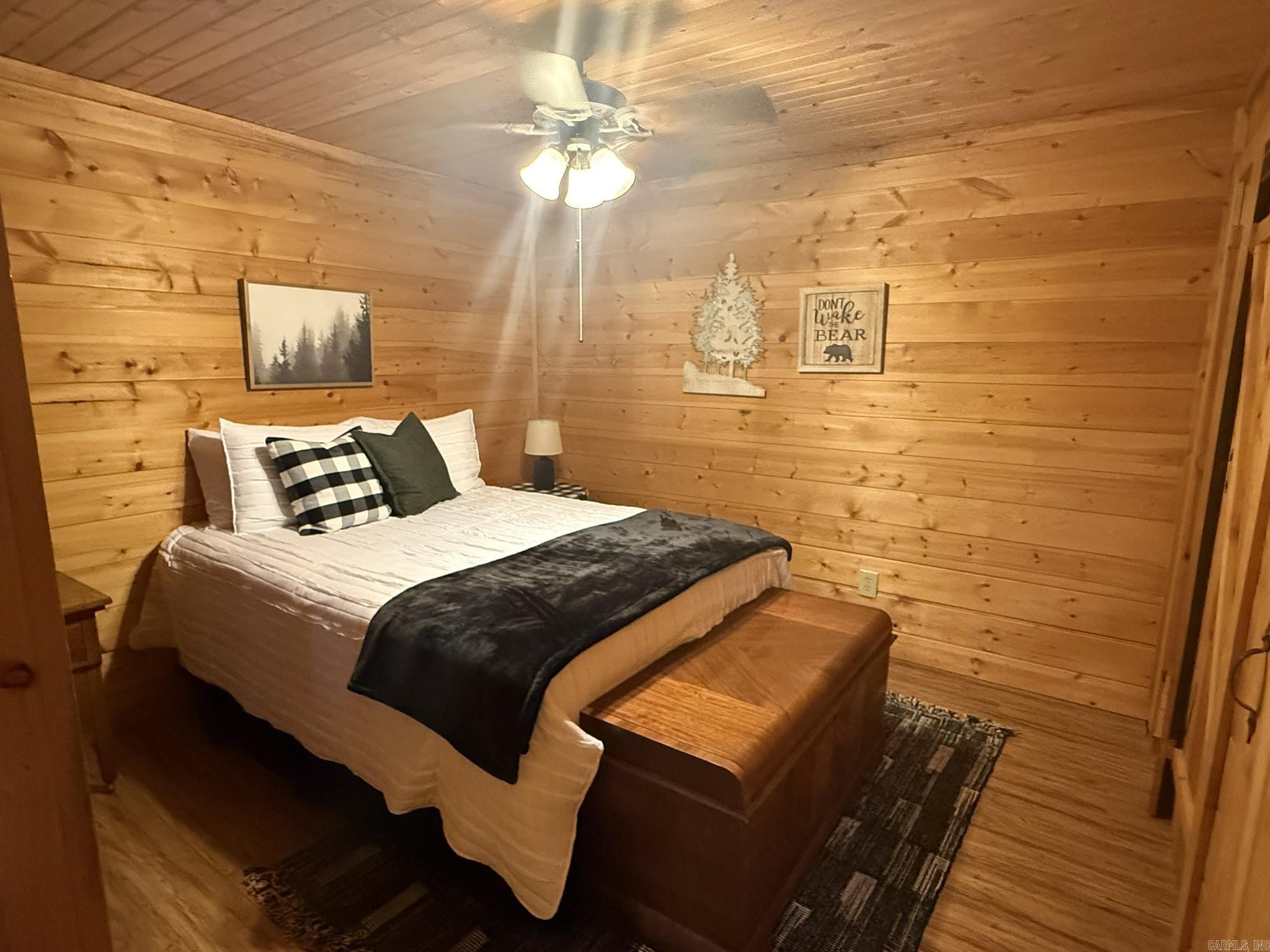 465 S Riverview  Mountain View, AR