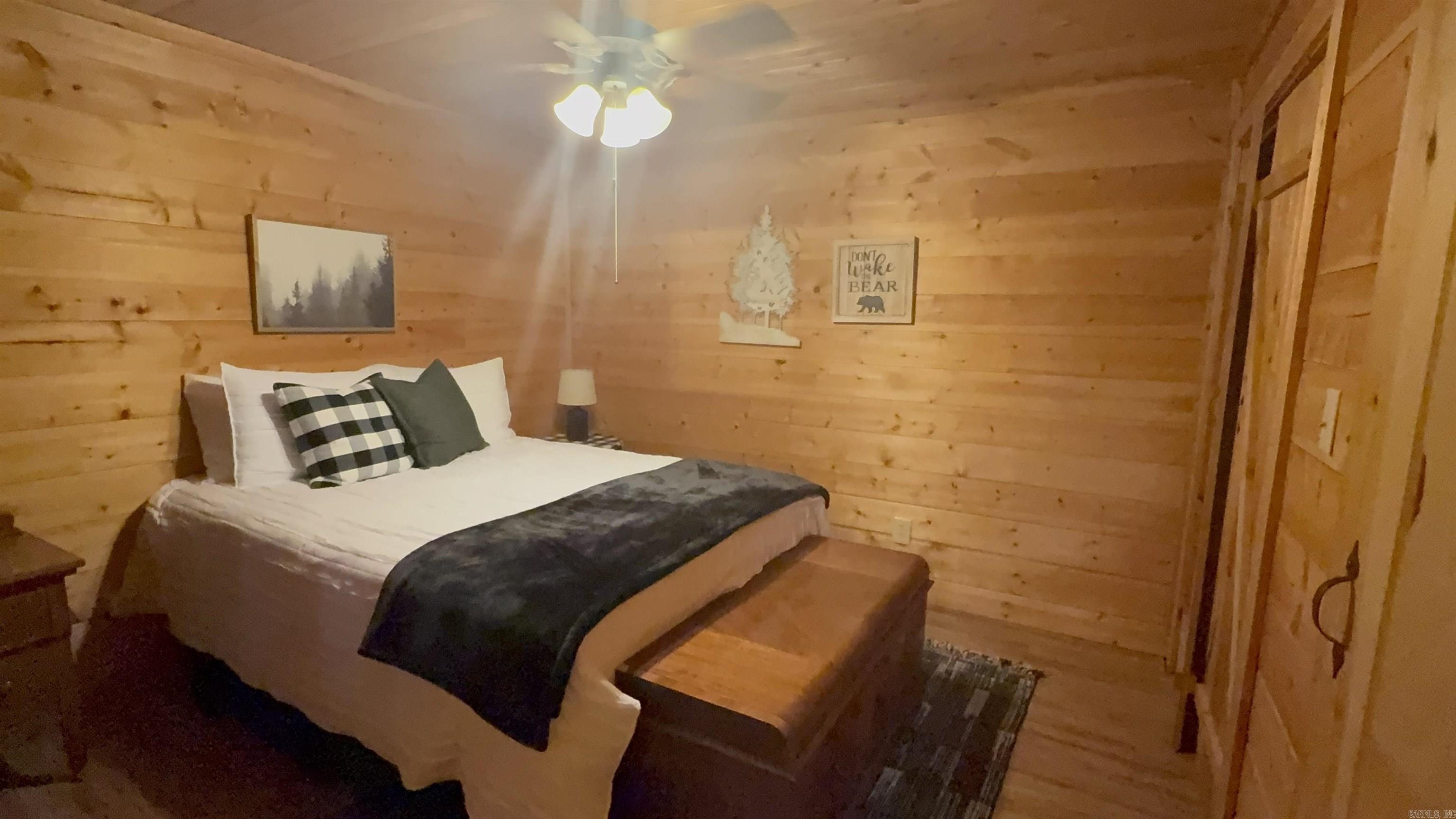 465 S Riverview  Mountain View, AR