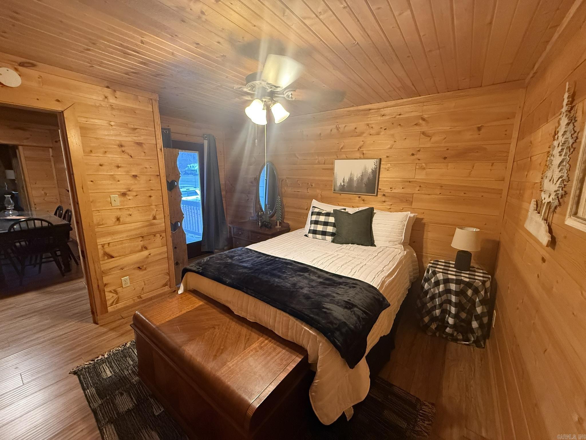 465 S Riverview  Mountain View, AR