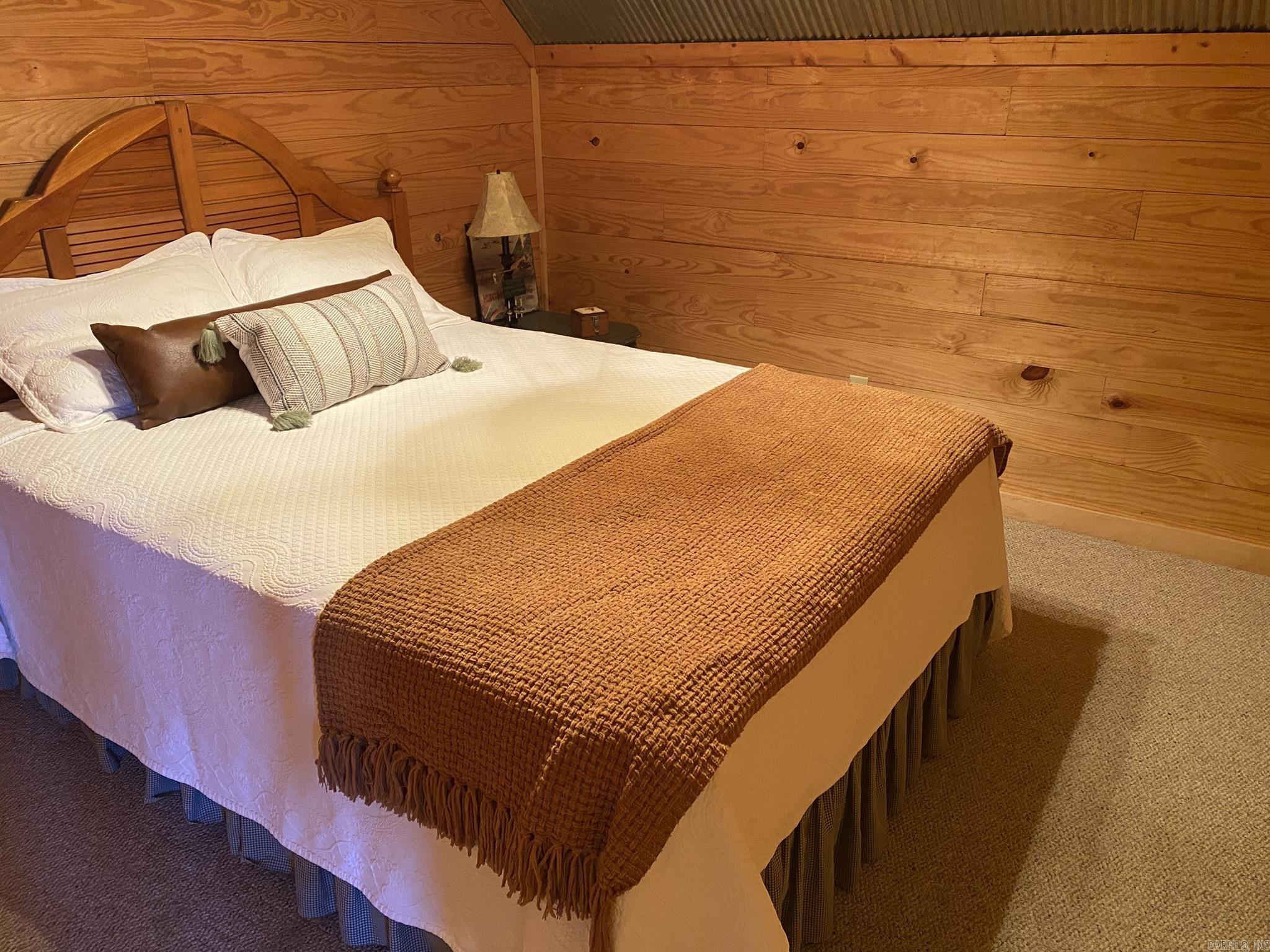 465 S Riverview  Mountain View, AR