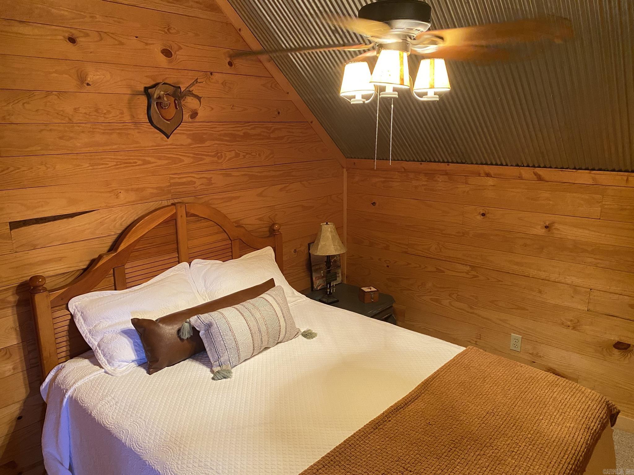 465 S Riverview  Mountain View, AR