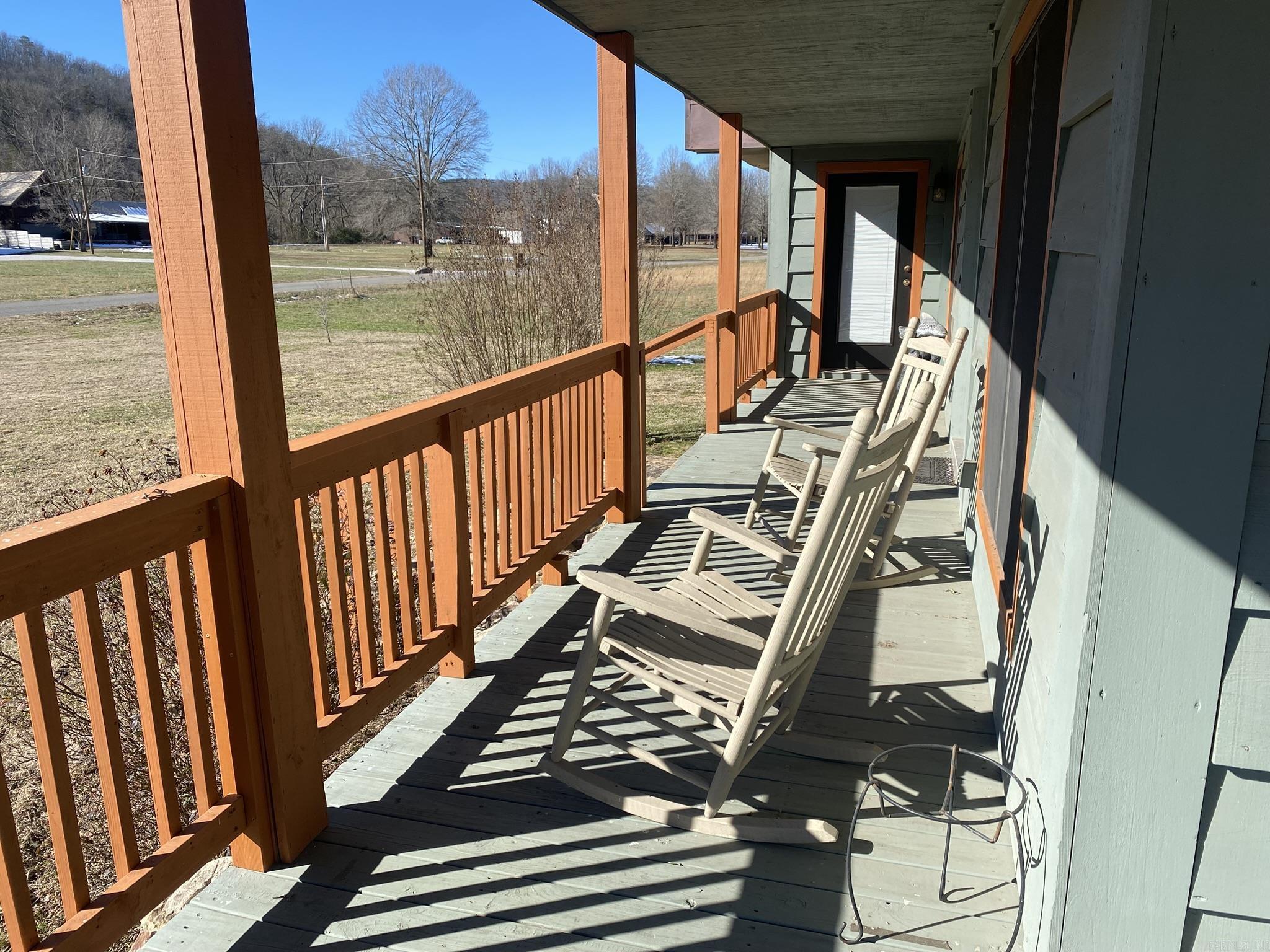 465 S Riverview  Mountain View, AR