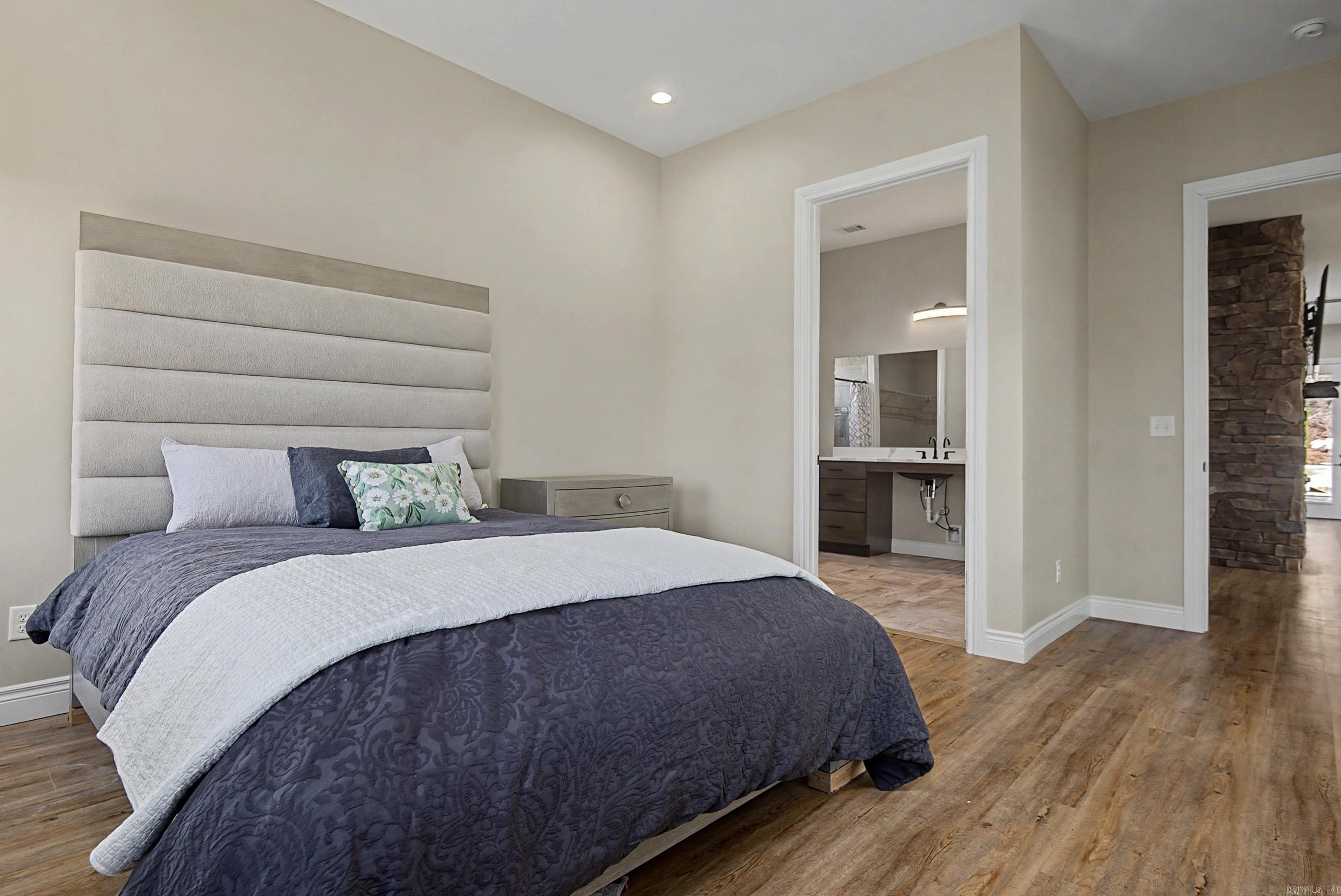 5 Sowbug Circle  Cotter, AR