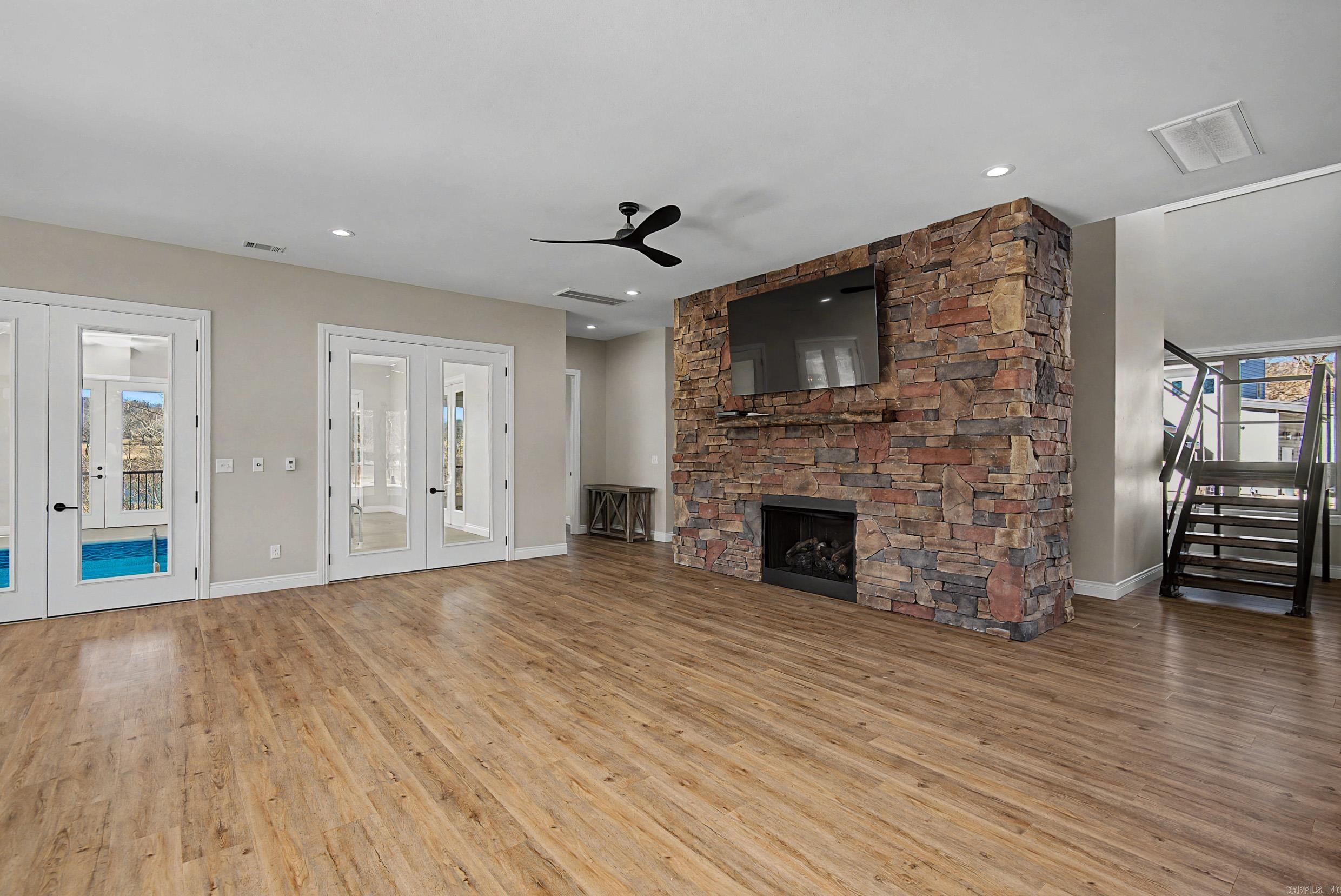 5 Sowbug Circle  Cotter, AR