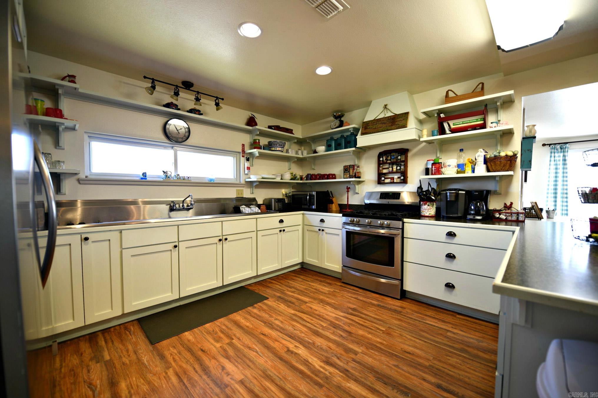 105 Polk Road 282  Hatfield, AR