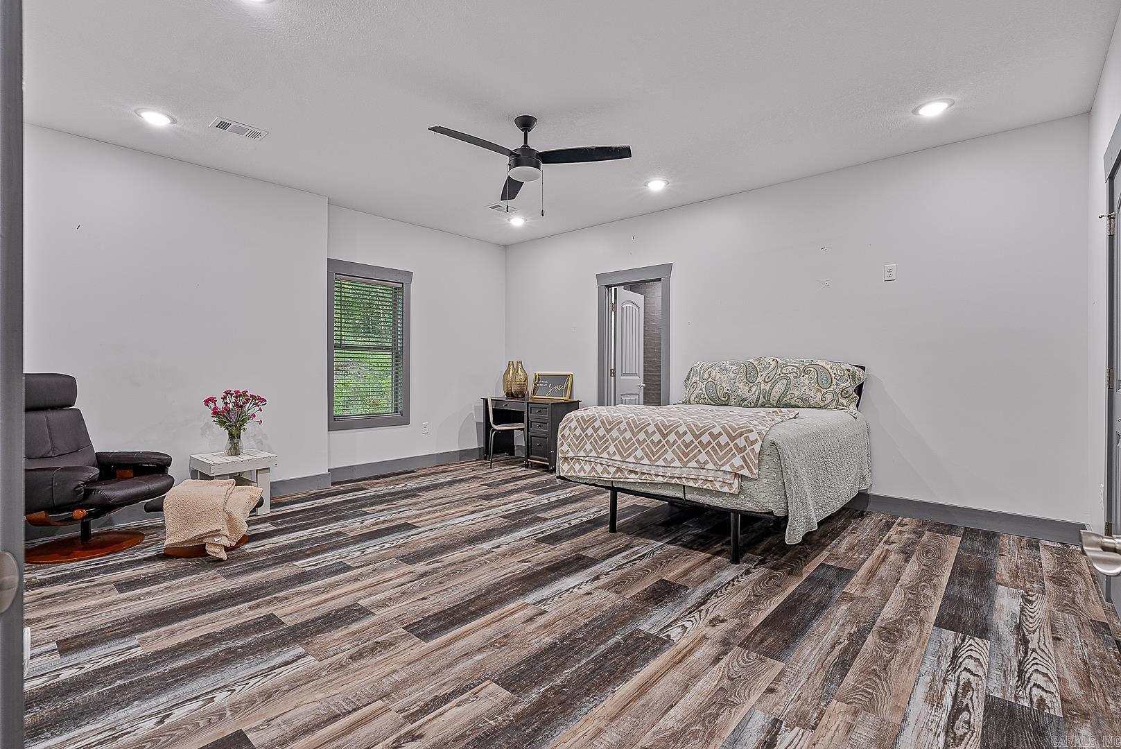 8203 Oak Creek  Harrisburg, AR