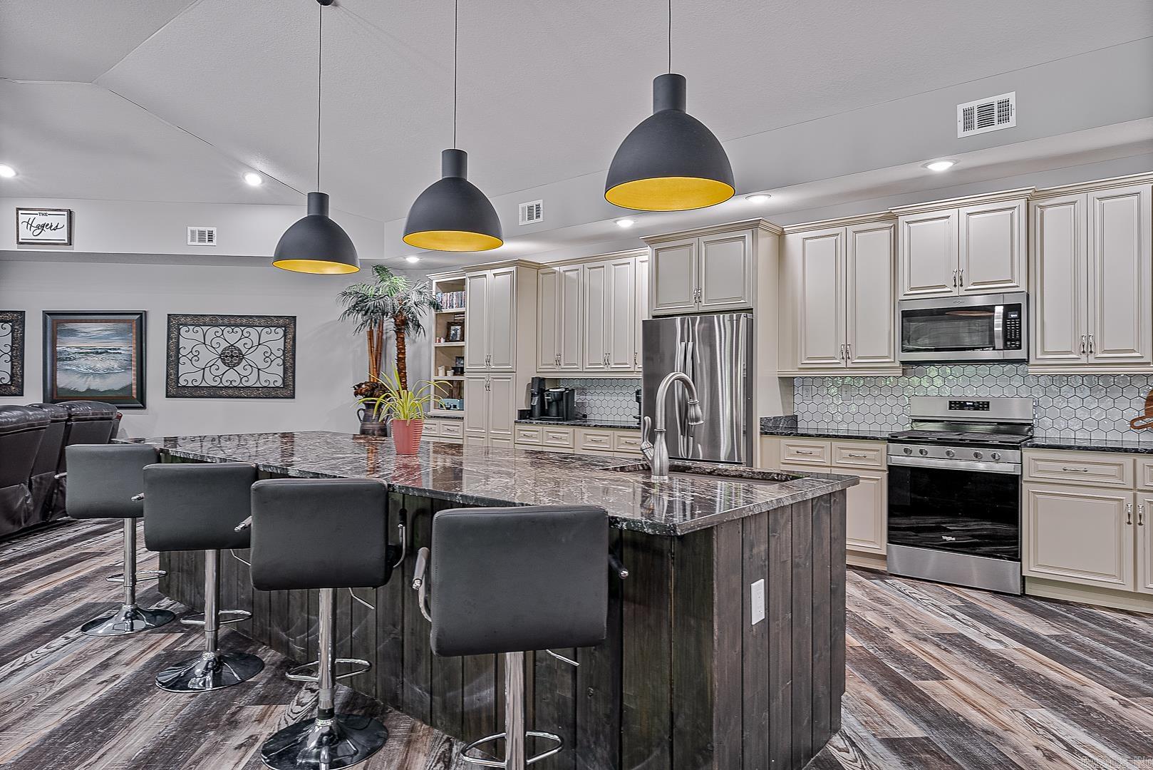 8203 Oak Creek  Harrisburg, AR