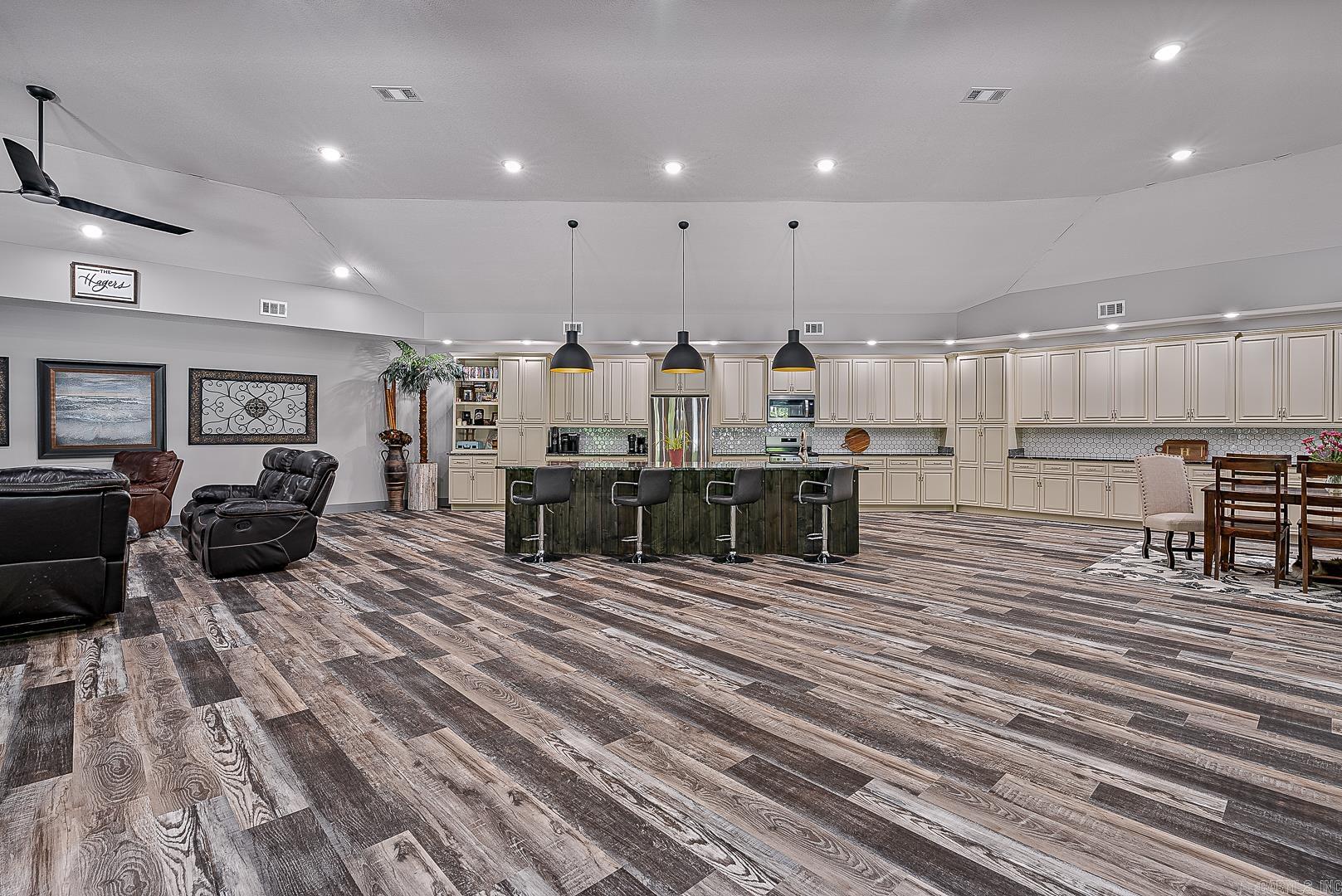 8203 Oak Creek  Harrisburg, AR