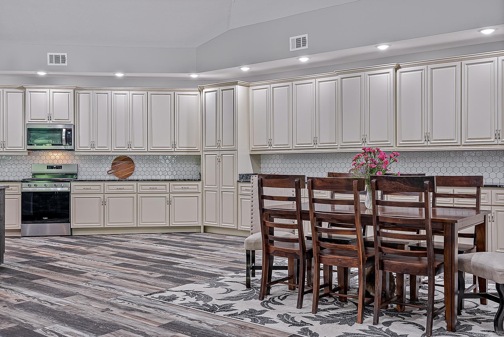 8203 Oak Creek  Harrisburg, AR