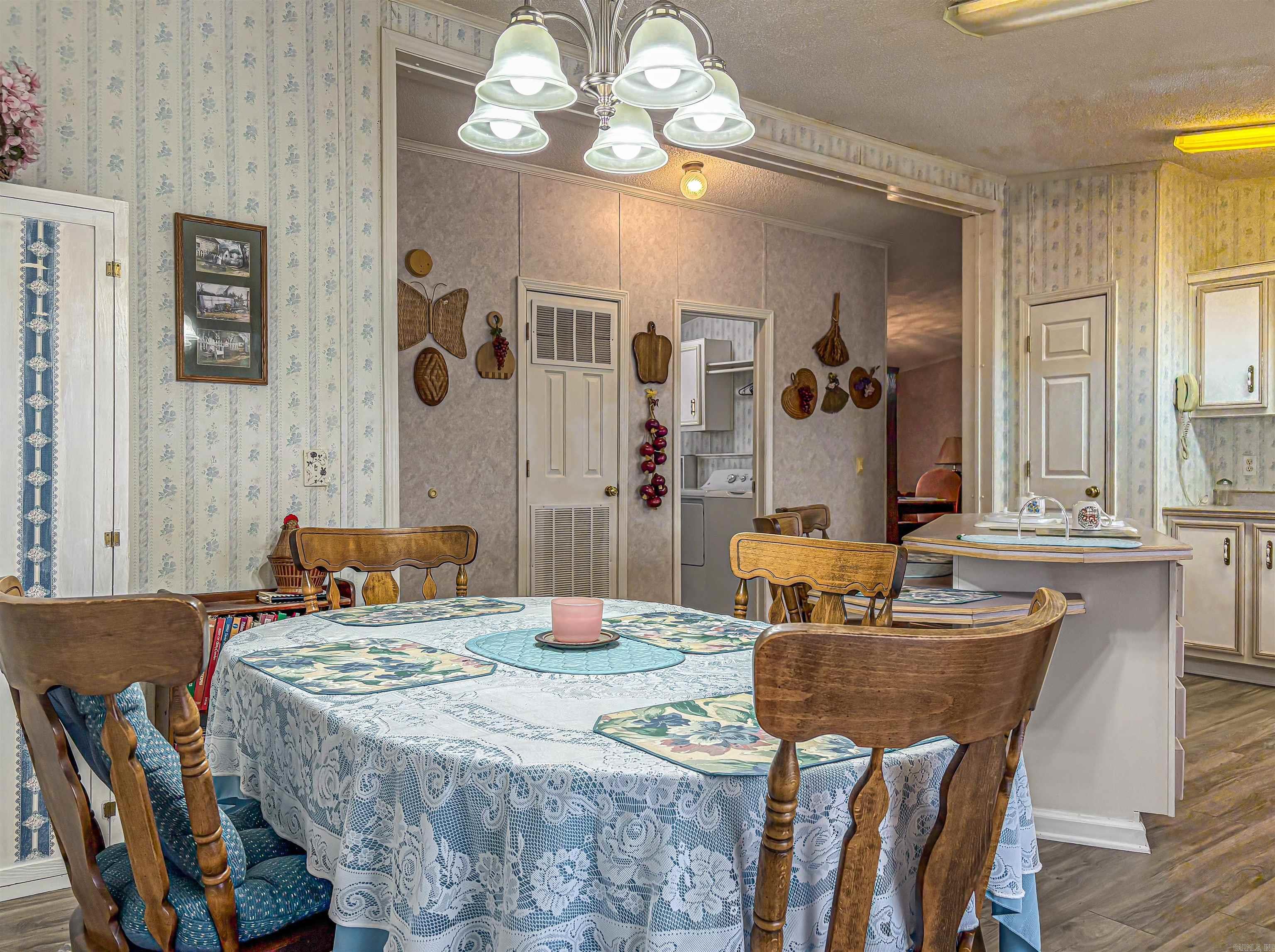 316 W 4th  Yellville, AR