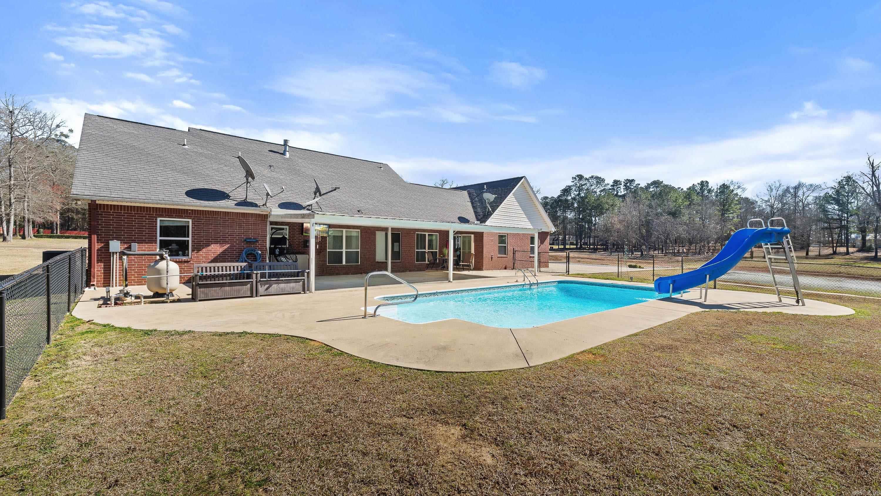 335 County Road 4132  Atlanta, TX